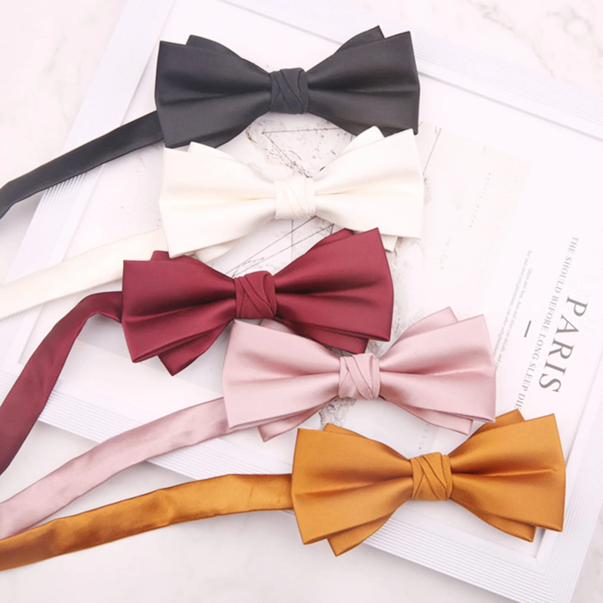 Męska, zawiązana kokarda muszka Batwing Bowtie z zapięciem na haczyk, regulowana, 12 × 6 cm, jednokolorowa