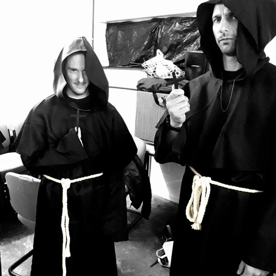 Wishstar Dekoracja na Halloween, średniowieczny renesans, mnich ze sznurkiem, męski prister z krzyżem na imprezę tematyczną, Halloween, Cosplay, karnawał i karnawał