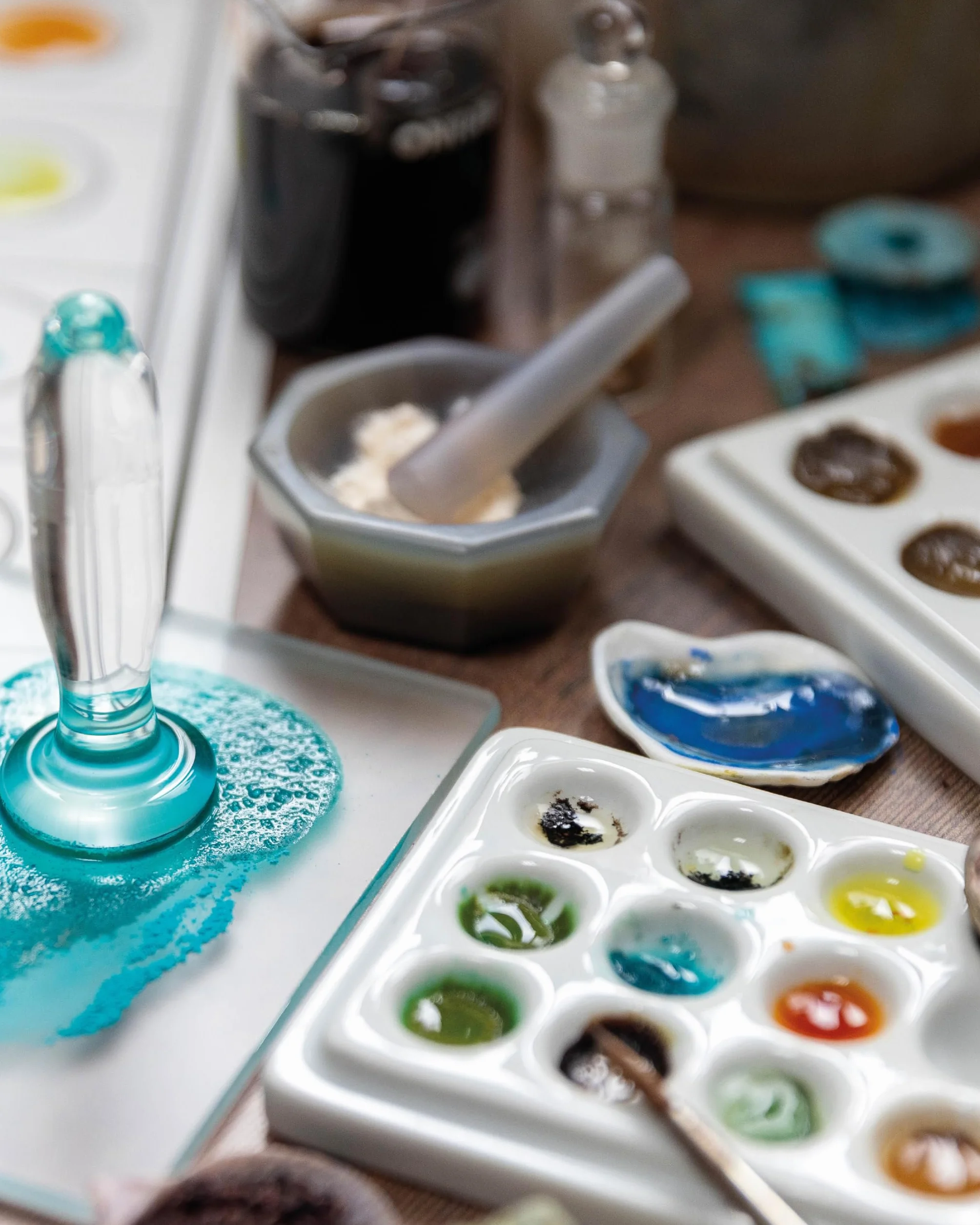 The Natural Pigment Handbook: A Maker's Guide to the Art, Stories and Recipes for Creating Paint