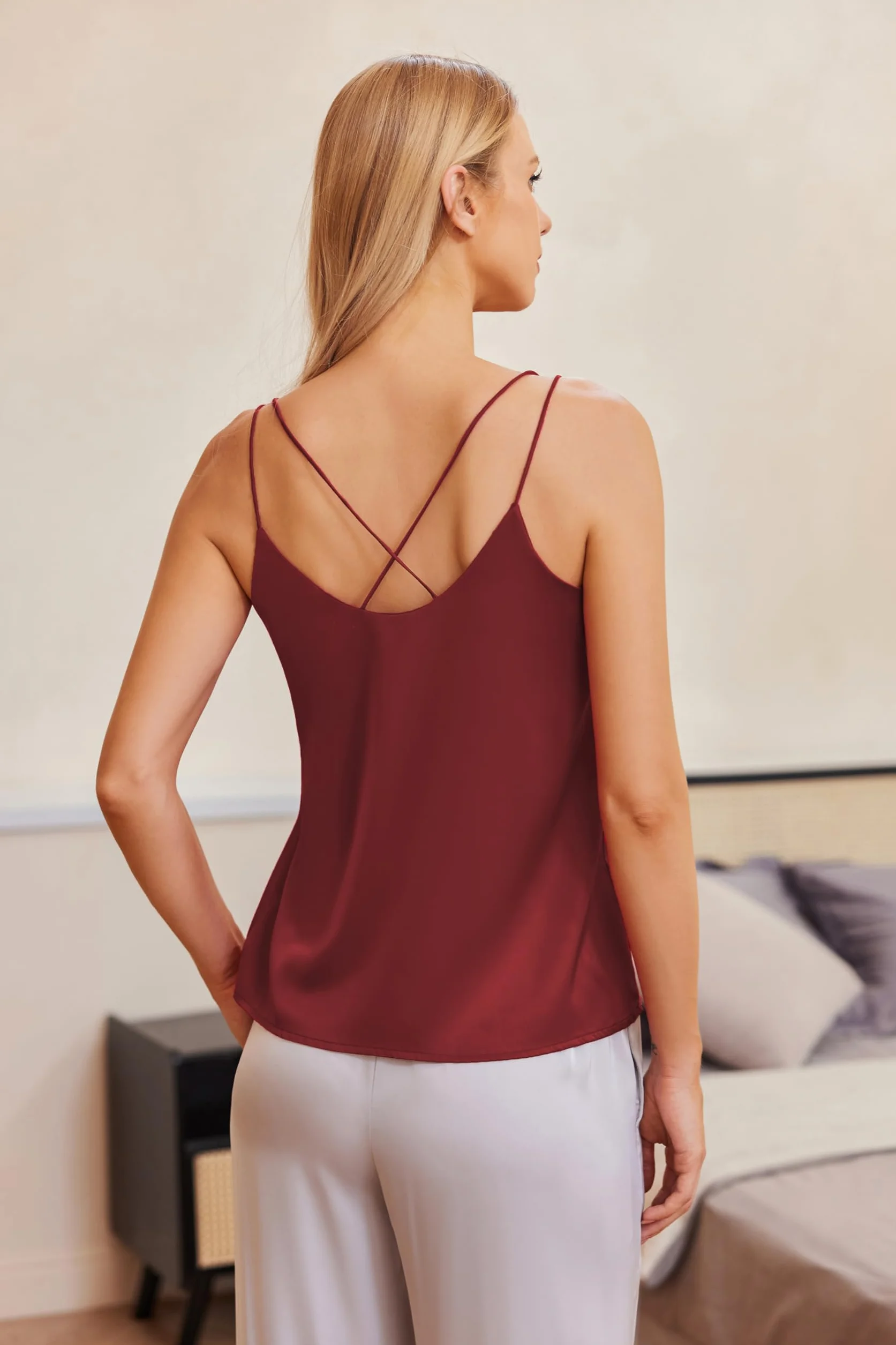 Ekouaer Damska satynowa koszulka Cami Tank Top Elegancki Spaghetti z dekoltem w serek Basic jedwabny top bez rękawów Camisole Tank Top S-XXL