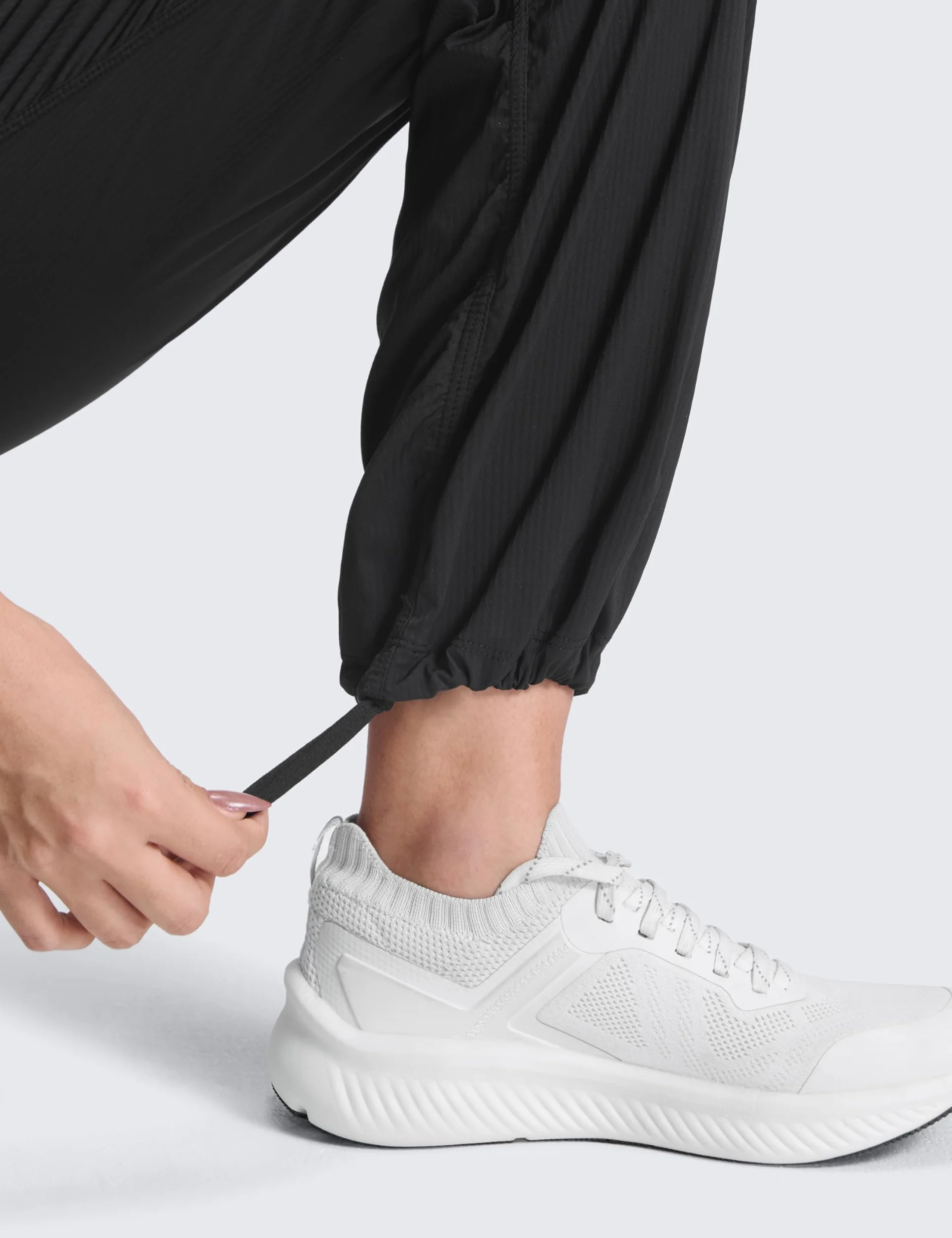 CRZ YOGA Lekkie spodnie treningowe z prostymi nogawkami dla kobiet 28"/30"/32" - marszczone codzienne sportowe spodnie dresowe z kieszeniami