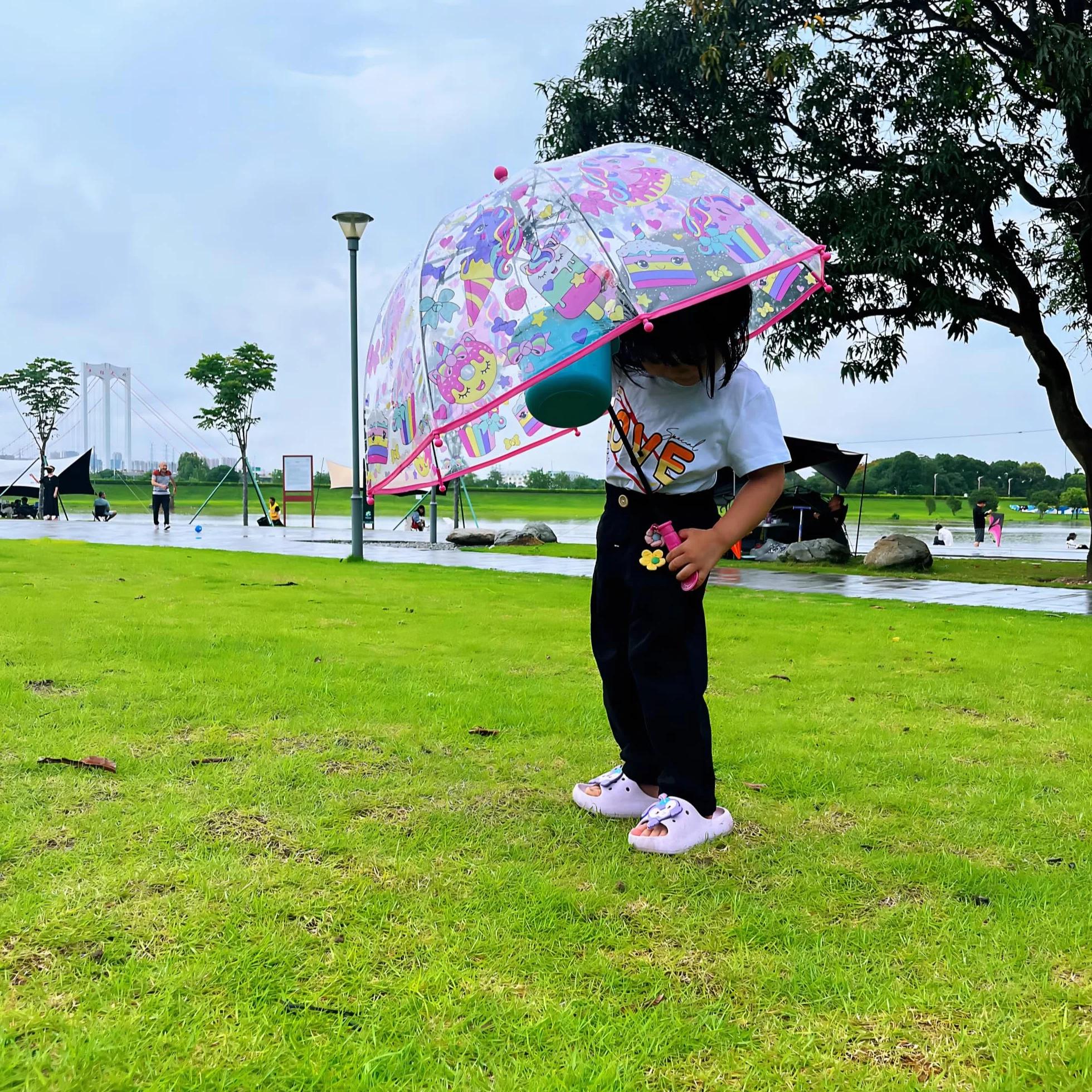 Rhomba przezroczysty parasol dla dzieci – lekki, słodki parasol dla dzieci z 8 włóknami, przezroczysty, idealny do biegania (różowy jednorożec)