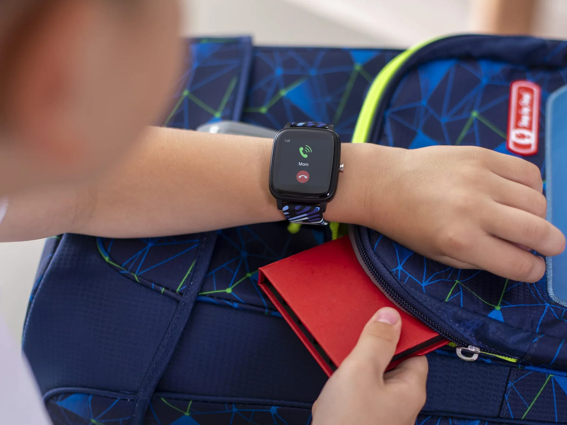 Lamax BCool dziecięcy smartwatch, zegarek dla dzieci, język włoski, czas trwania do 7 dni, krokomierz, pomiar tętna, analiza snu, IP68, 4 gry, dwa paski (czarny)