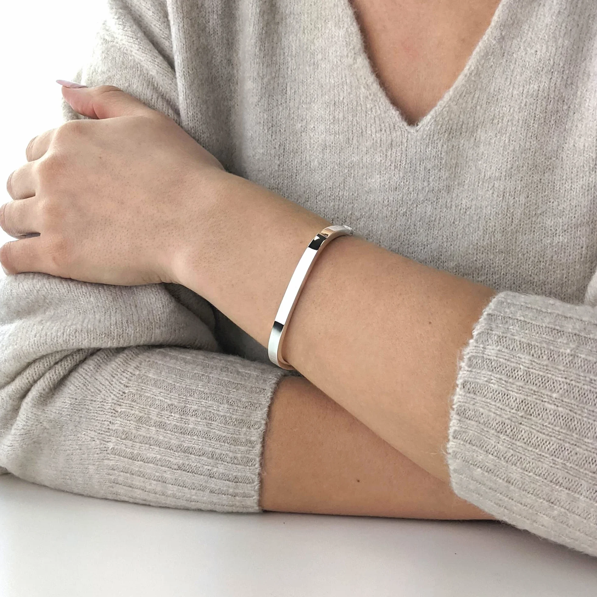 Silverly Kwadratowa bransoletka 5,2 mm z zawiasem z litego srebra próby 925 | elegancka bransoletka ze srebra wysokiej próby z kwadratową rurką | prezent urodzinowy dla mamy cioci