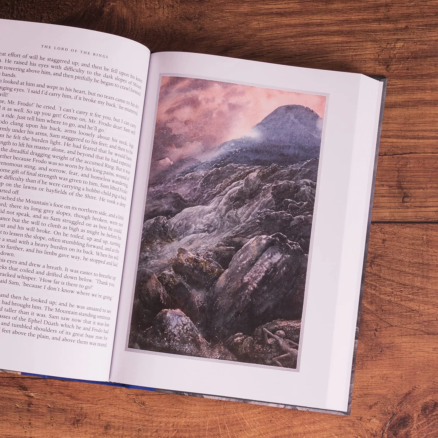 The Lord of the Rings. Illustrated Slipcased Edition: The Classic Bestselling Fantasy Novel