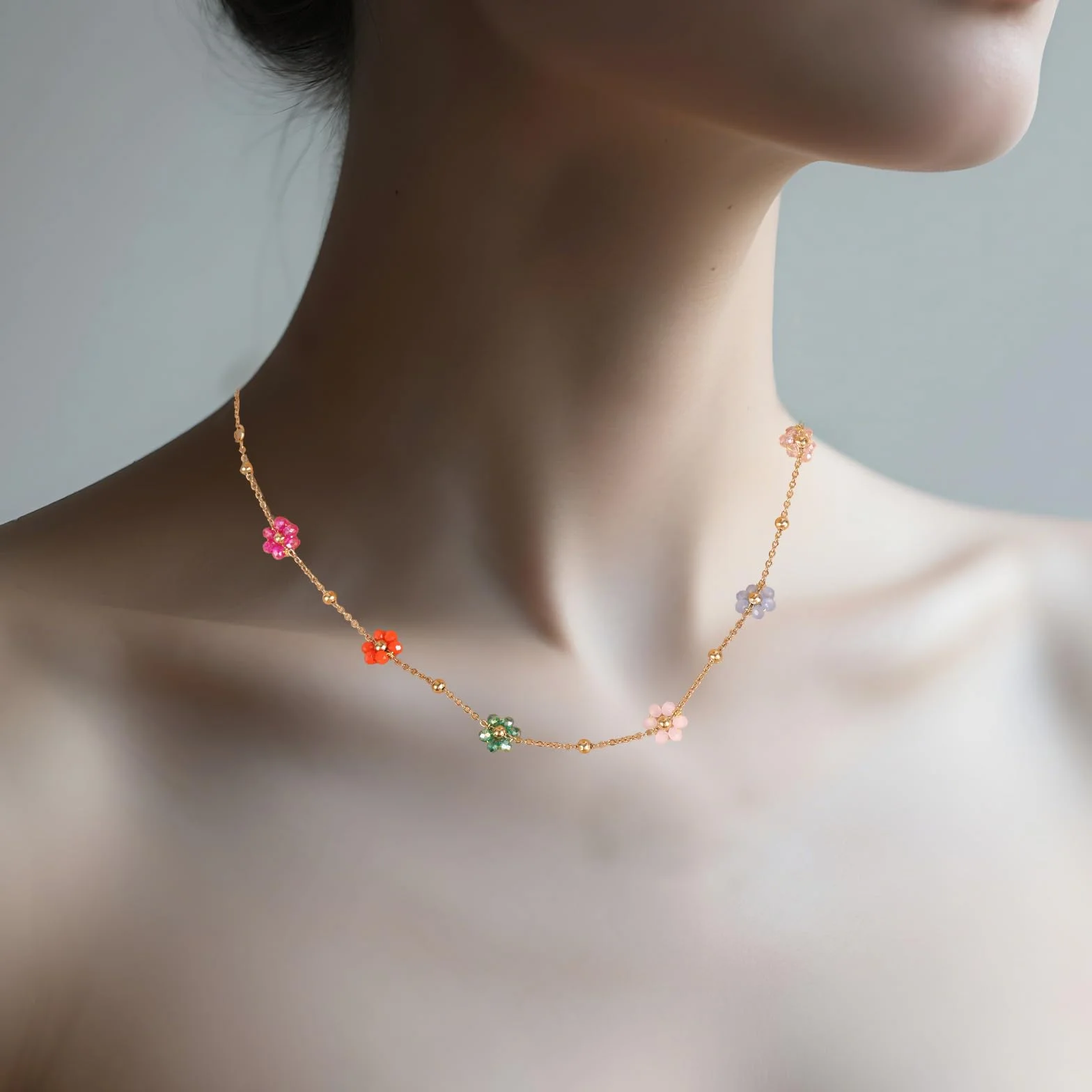 Mikovivi Naszyjnik z Koralików Kwiatowych, 40+5 cm Naszyjnik z Koralików w Kwiaty Stokrotki Modne Regulowane Naszyjniki Słodka Kolorowa Biżuteria Choker dla Kobiet