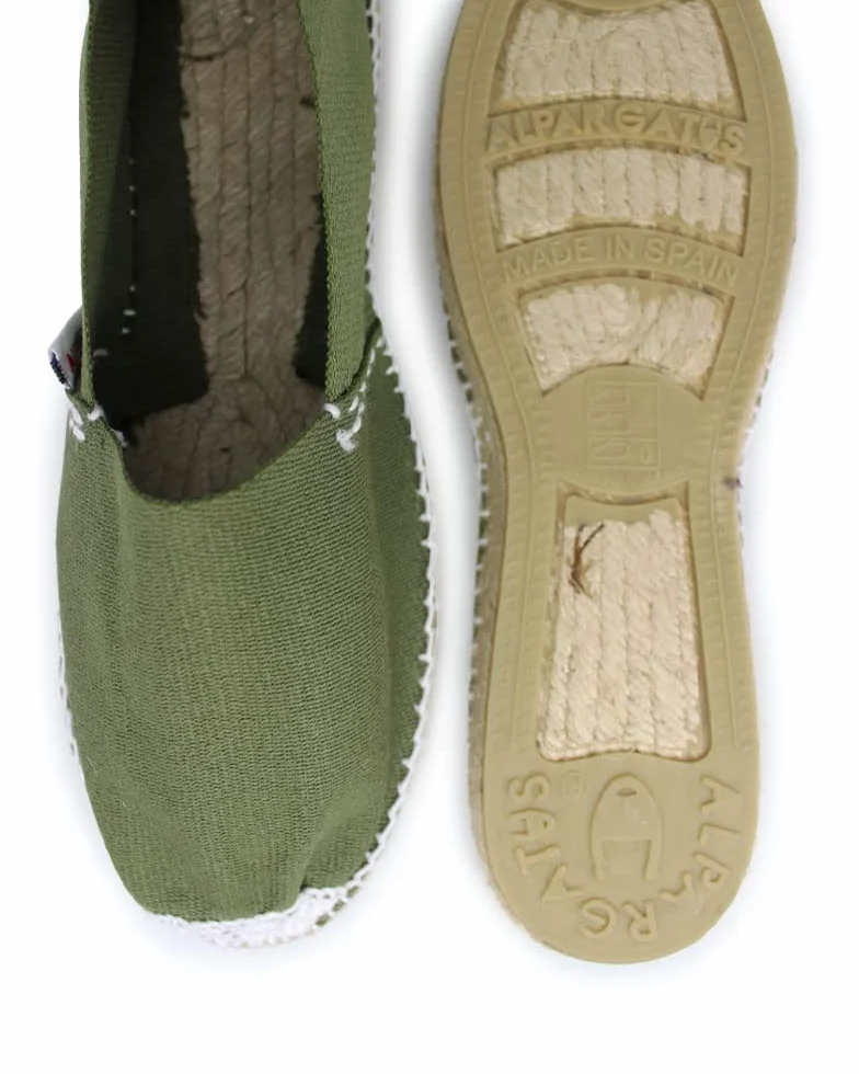 Klasyczne espadryle płócienne w jednolitym kolorze wyprodukowane w Hiszpanii