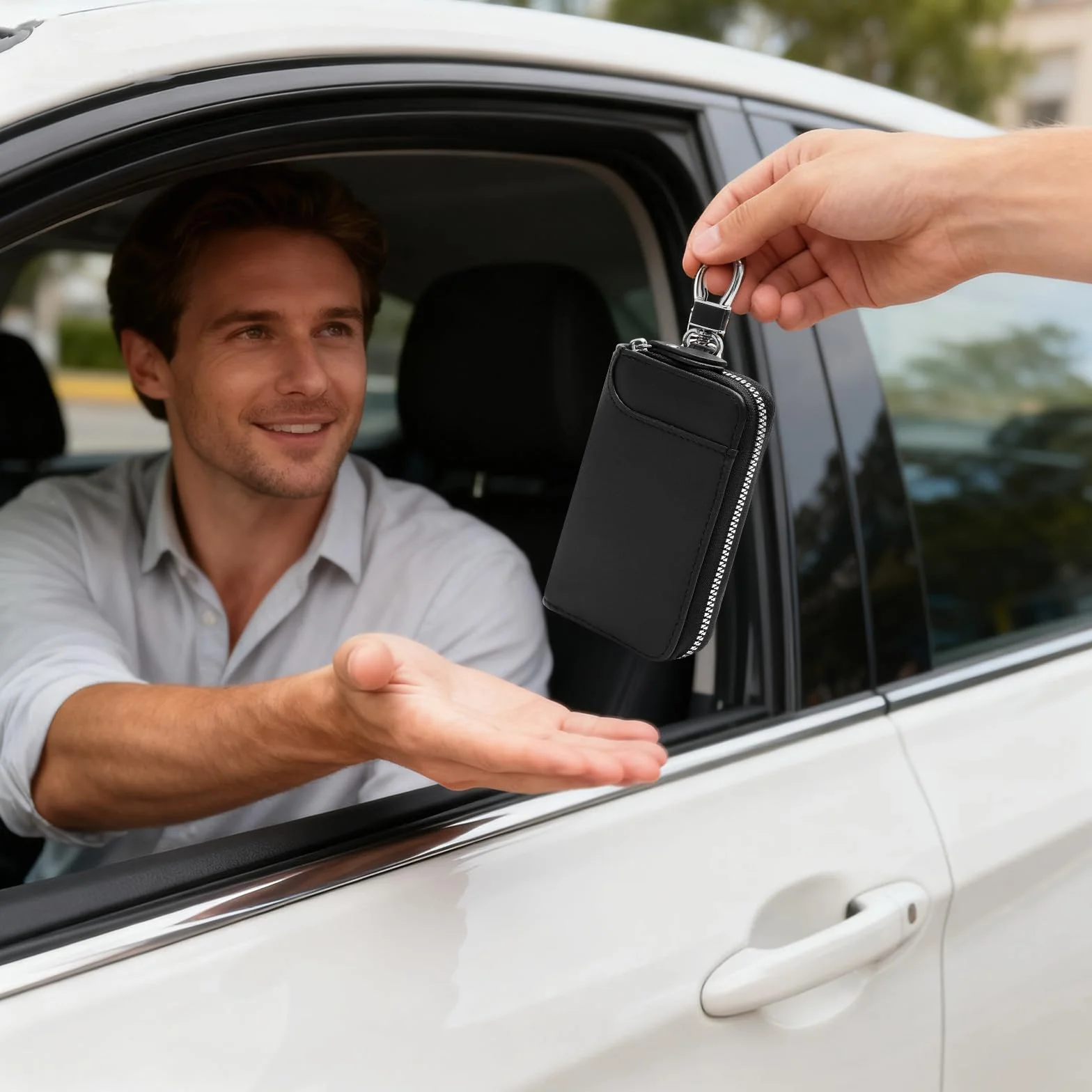 TNSLAND Etui na klucze z 6 hakami i 3 kieszonkami na karty, etui na klucze ze skóry z auto-breloczkiem i odłączalnym haczykiem, kompaktowa torebka na klucze dla mężczyzn i kobiet, do samochodu