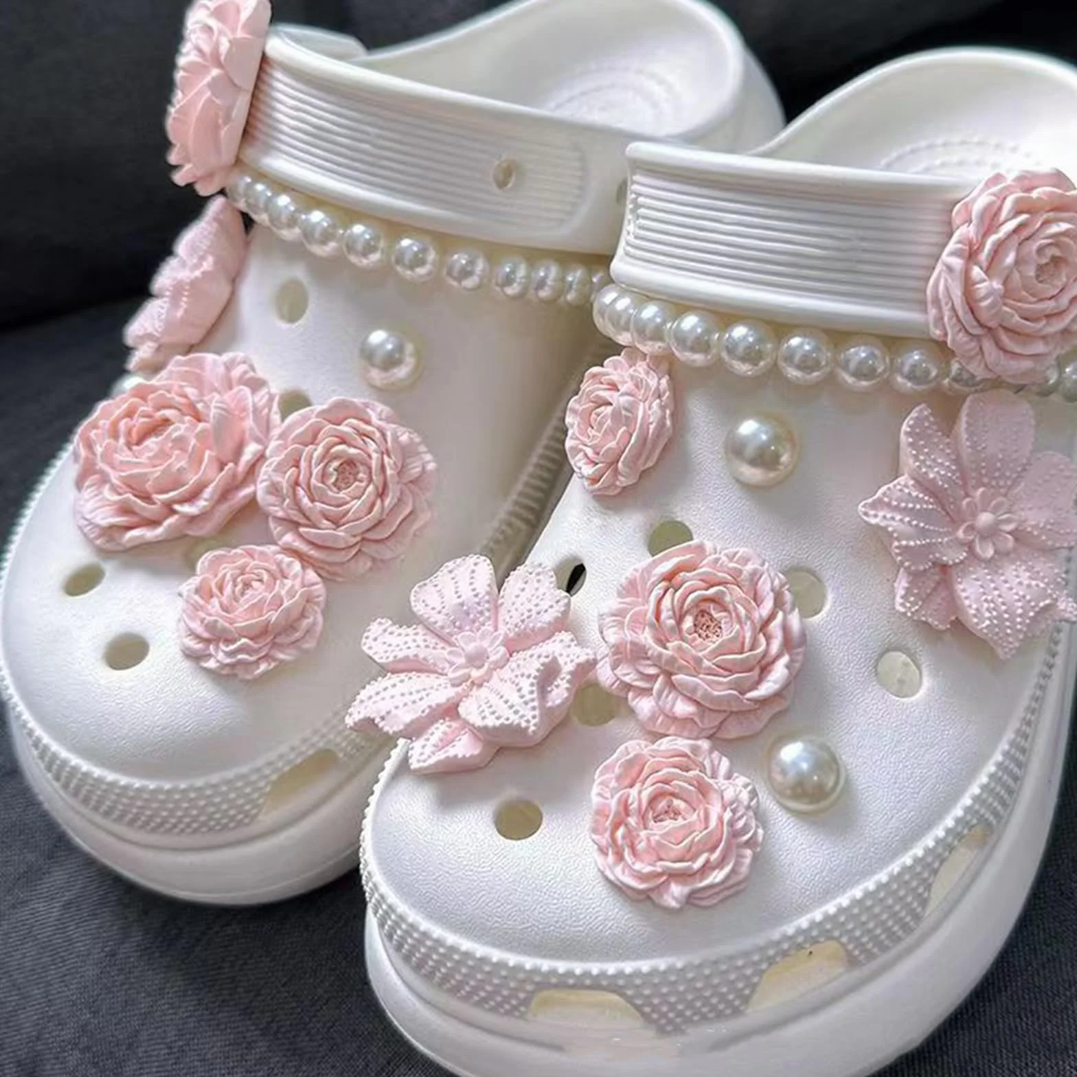 17 sztuk ozdób do butów, różowe kwiaty Shoe Charms, zawieszki do butów urocze i słodkie, zdejmowane wtyczki do butów, przypinki do butów dla butów DIY dekoracje