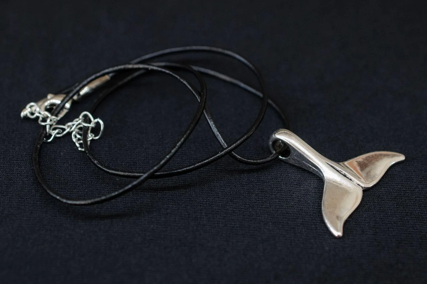 Miniblings Skórzany naszyjnik z płetwą wieloryba 45 cm klapa ryba morze ocean zwierzę delfin, 30mm, Metal Skóra, Nieznany