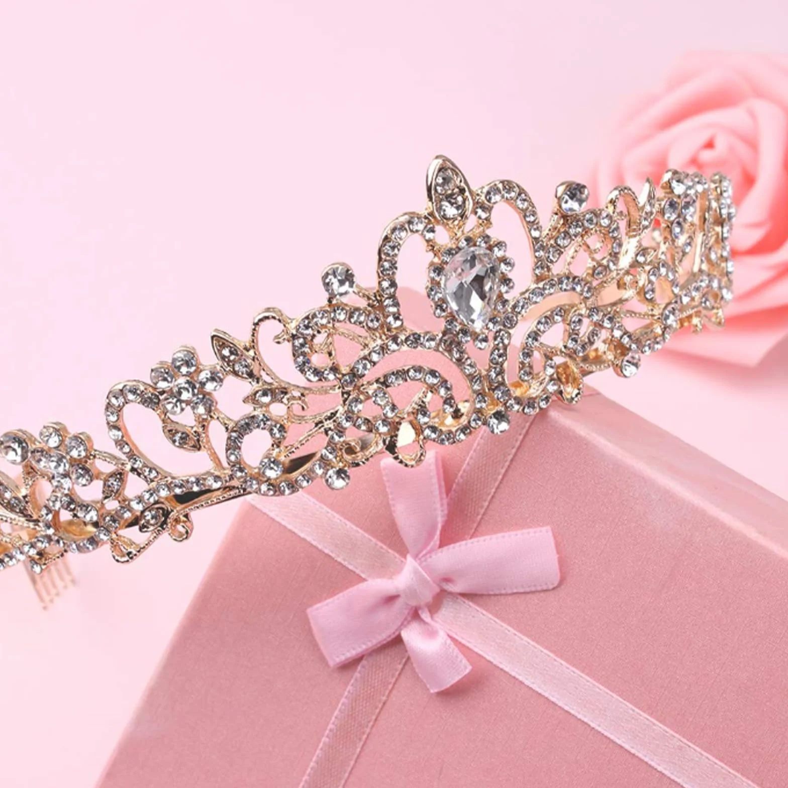 Bride to Be Sash and Veil Szarfy dla panny młodej Welon z grzebieniem Opaska dla panny młodej Tiara na wieczór panieński Różowe złoto Dekoracje ślubne