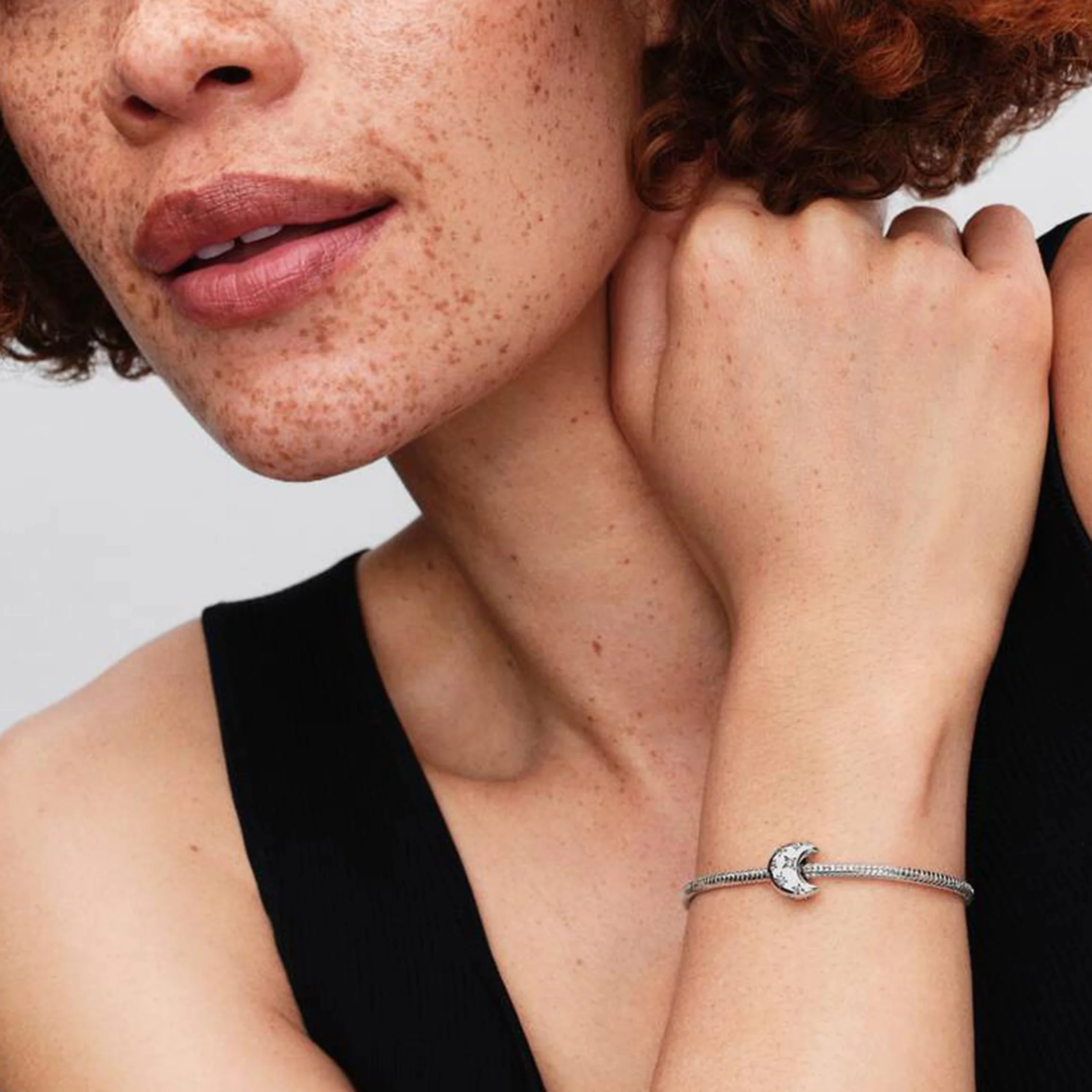 Pandora Moments Charm 794254C01 półksiężyc