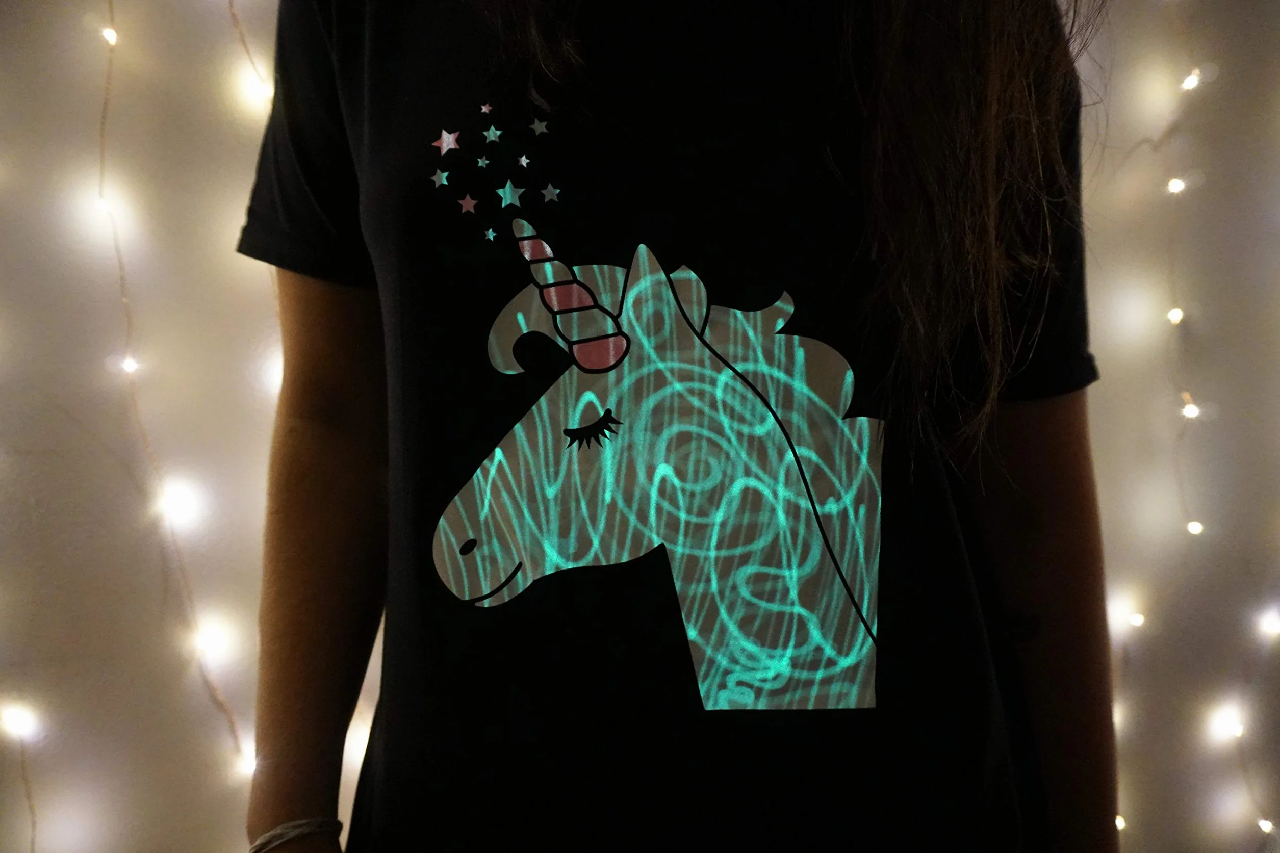 Illuminated Apparel Oryginalna interaktywna koszulka świecąca w ciemności - zabawa na przyjęcia urodzinowe i festiwale
