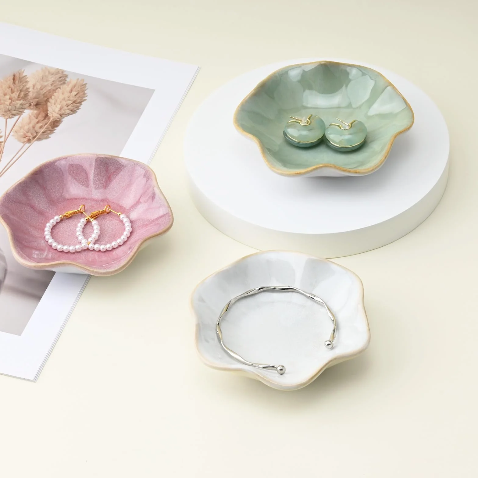 3 Sztuki Ceramicznych Tacek na Biżuterię, Dekoracyjne Naczynka na Drobiazgi, Miseczki w Kształcie Kwiatów na Pierścionki, Naczynia na Biżuterię na Naszyjniki