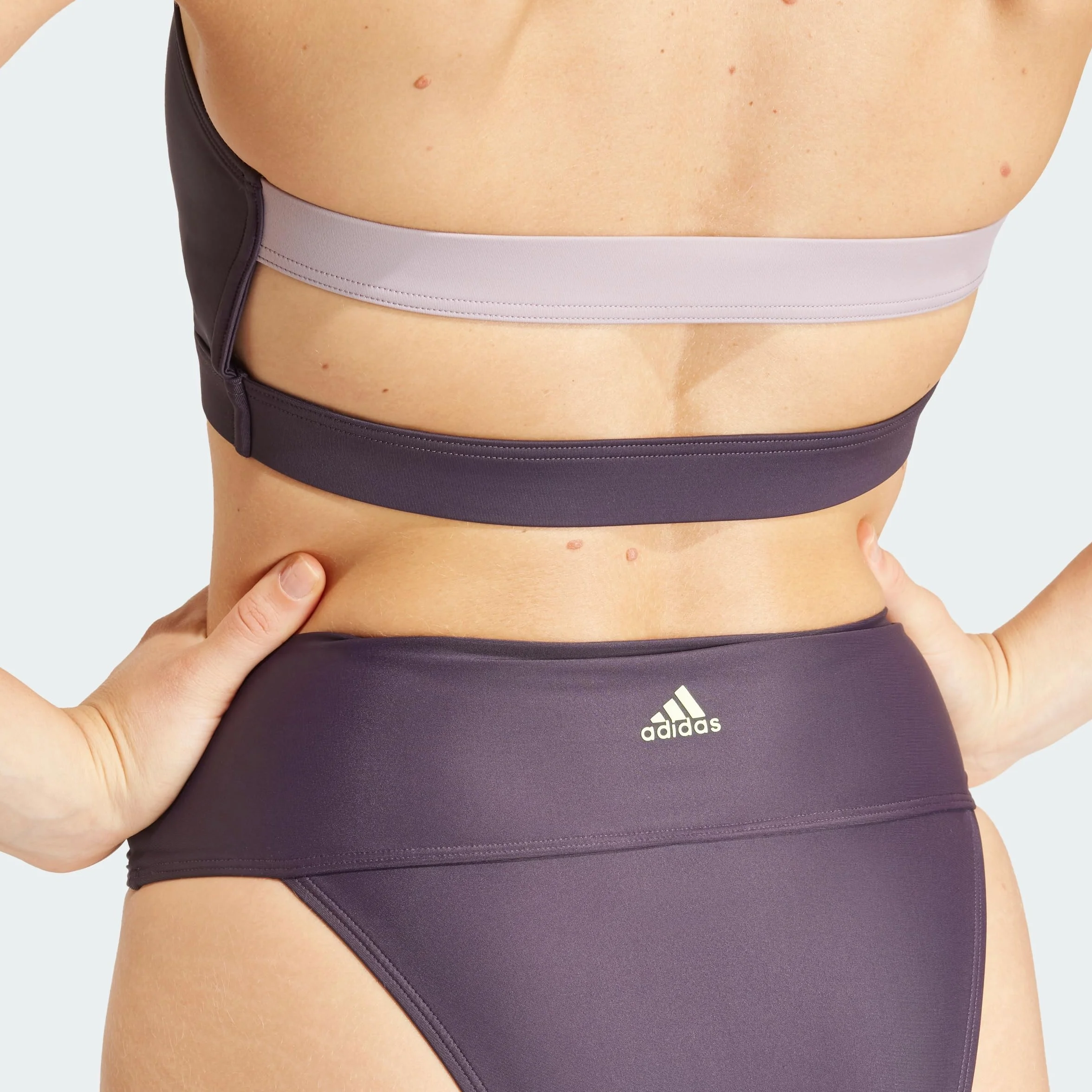 adidas Kobiety Sportswear Colorblock Bikini, Aurora Black/Preloved Fig, XS