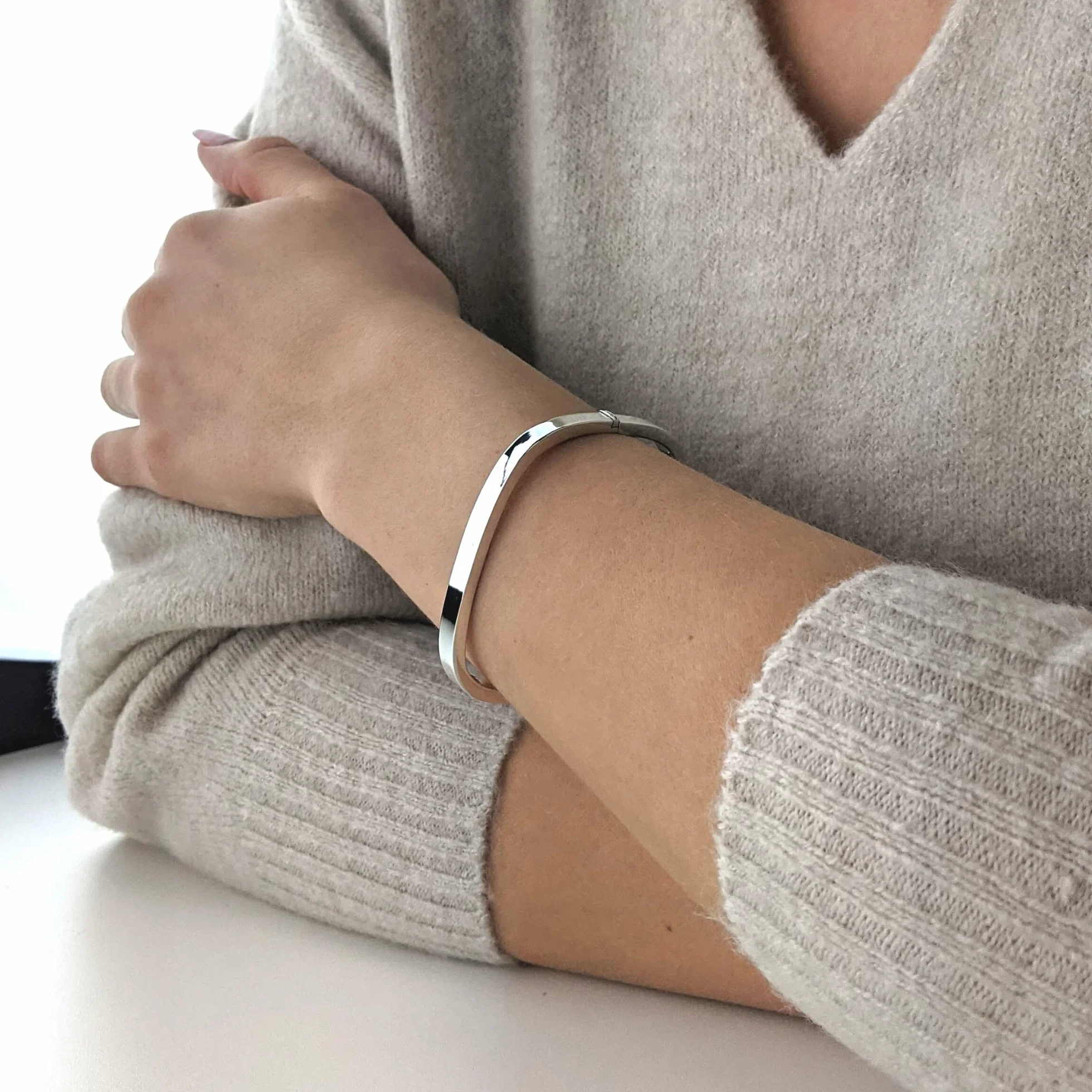 Silverly Kwadratowa bransoletka 5,2 mm z zawiasem z litego srebra próby 925 | elegancka bransoletka ze srebra wysokiej próby z kwadratową rurką | prezent urodzinowy dla mamy cioci