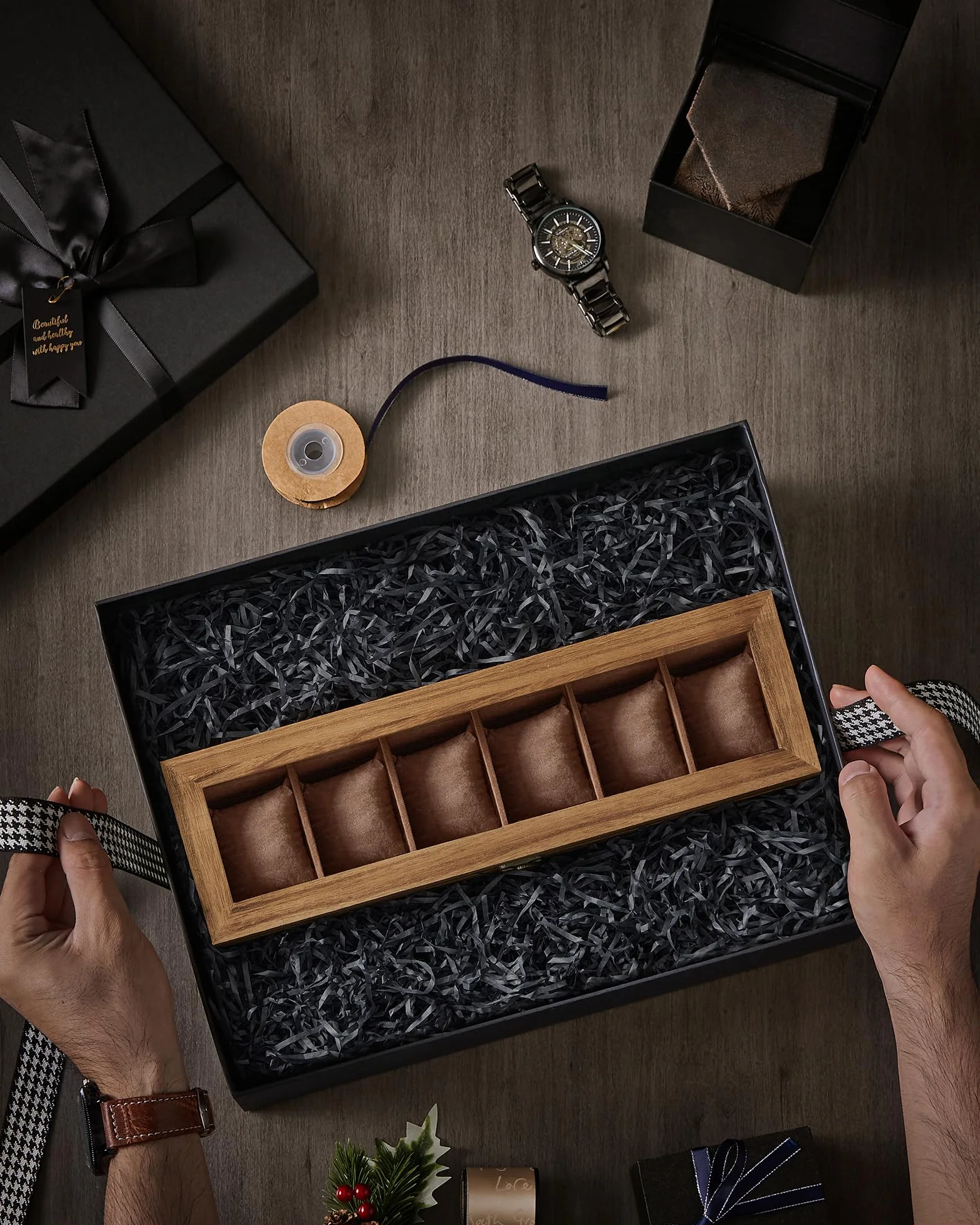 SONGMICS JOW006K01 Pudełko na zegarki z 6 przegródkami, etui z litego drewna, pudełko na zegarki z wyjmowanymi poduszkami, pomysł na prezent, rustykalny orzech
