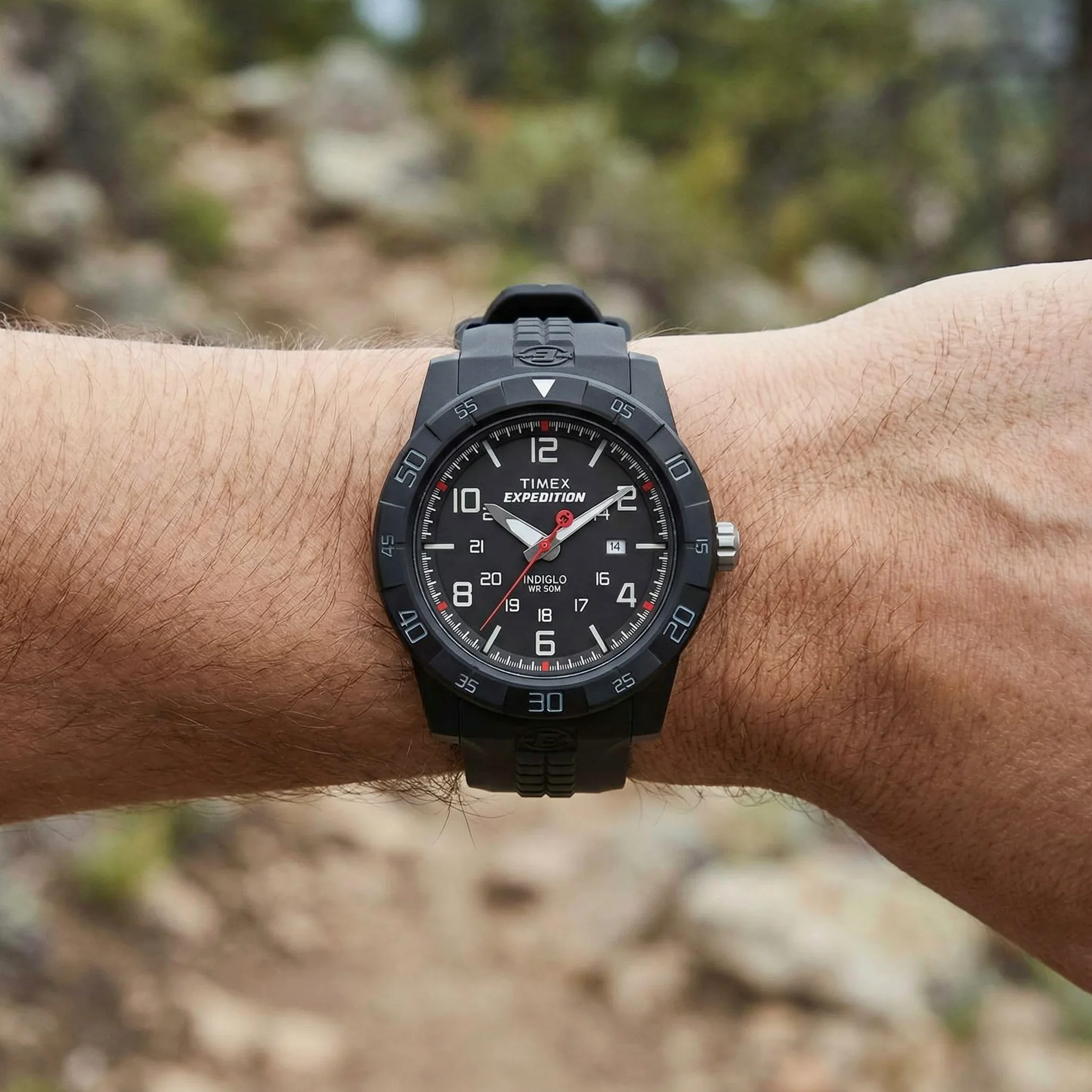 Timex Męski wytrzymały analogowy zegarek kwarcowy z wyświetlaczem chronografu i plastikowym paskiem