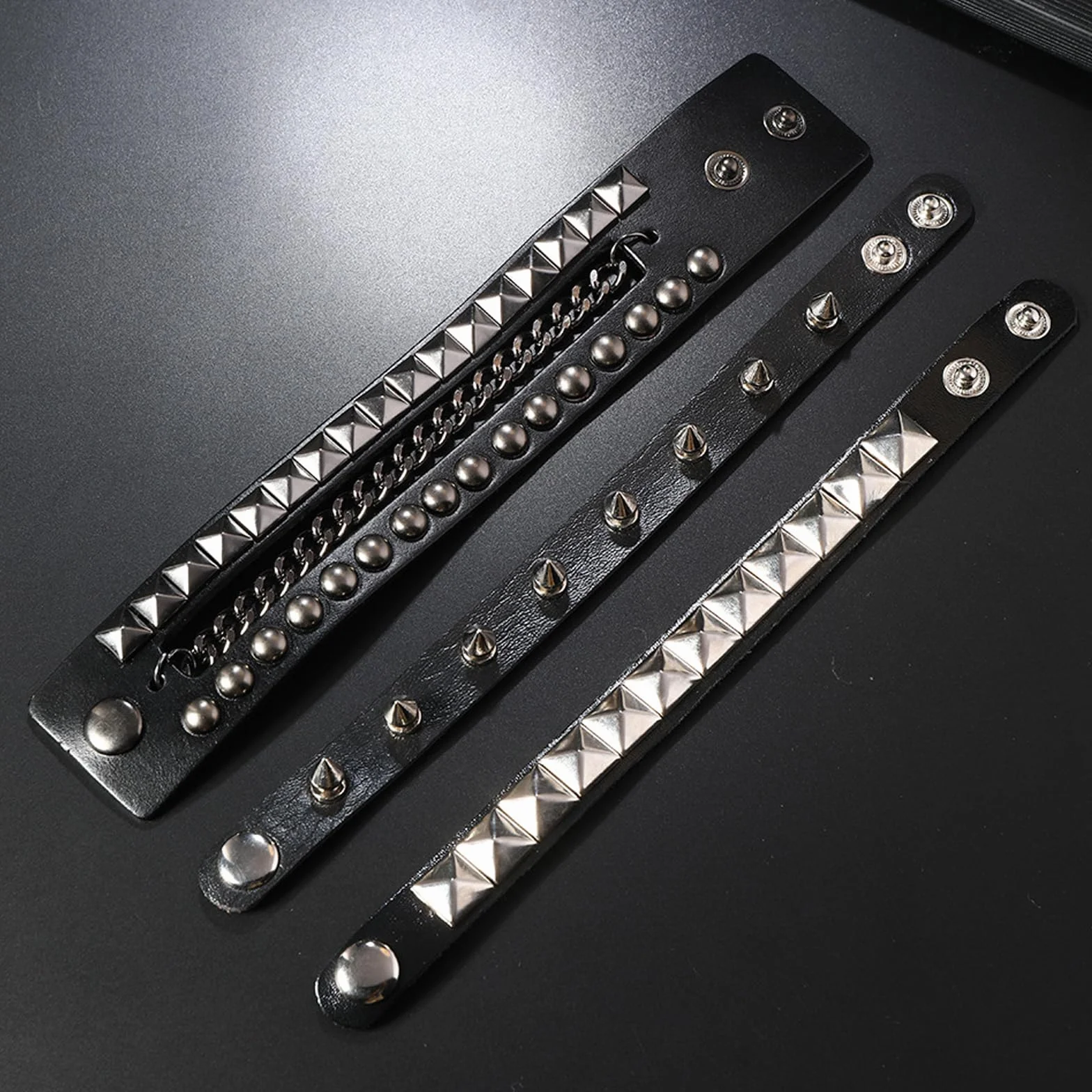 YNR Czarne skórzane bransoletki punk rock, gotyckie bransoletki z ćwiekami, styl punk rockowy, vintage, dla mężczyzn i kobiet, akcesoria steampunkowe z lat 80., regulowana opaska na nadgarstek, na