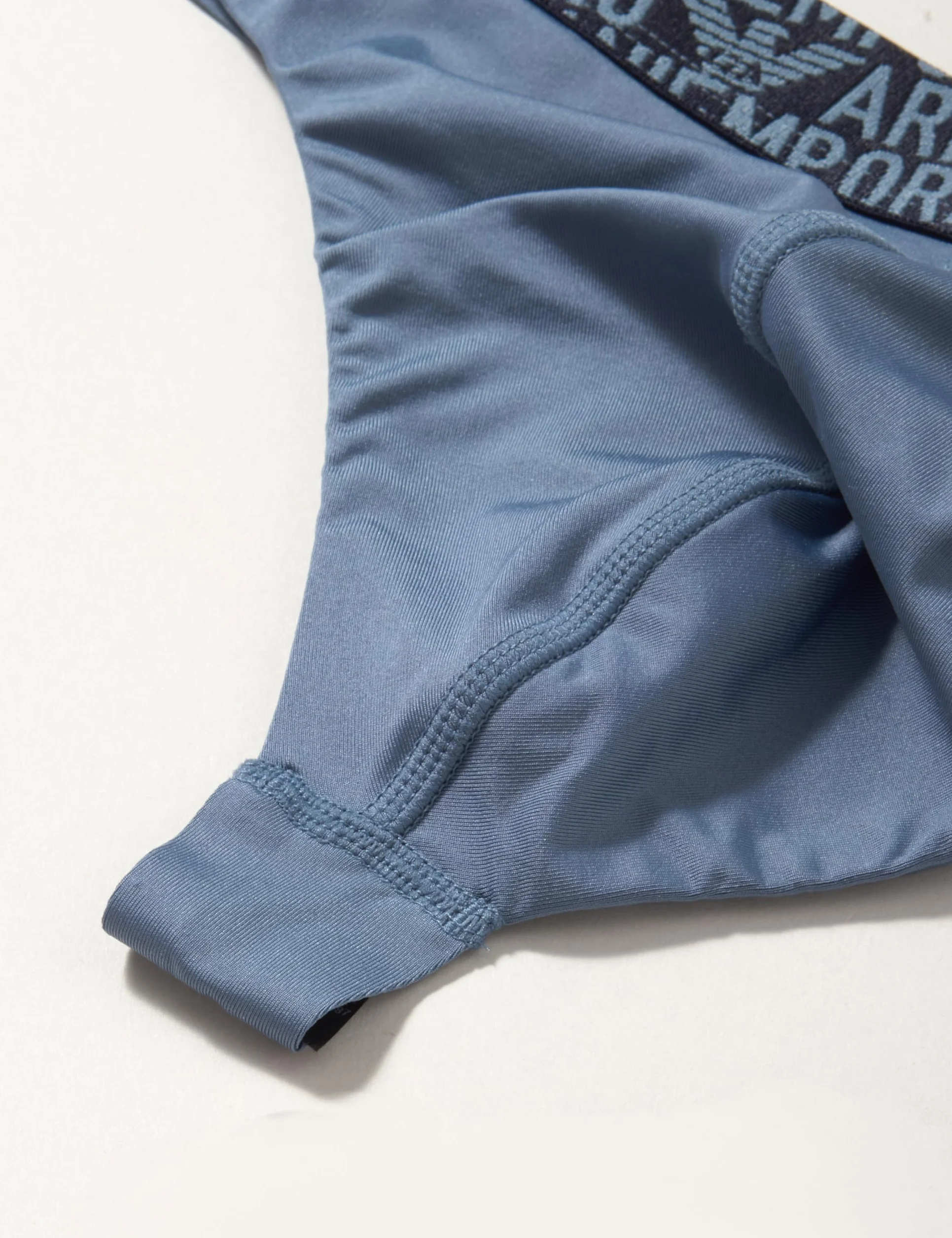 Emporio Armani Thong Panties Mężczyźni The New Icon Essential Microfiber Thong