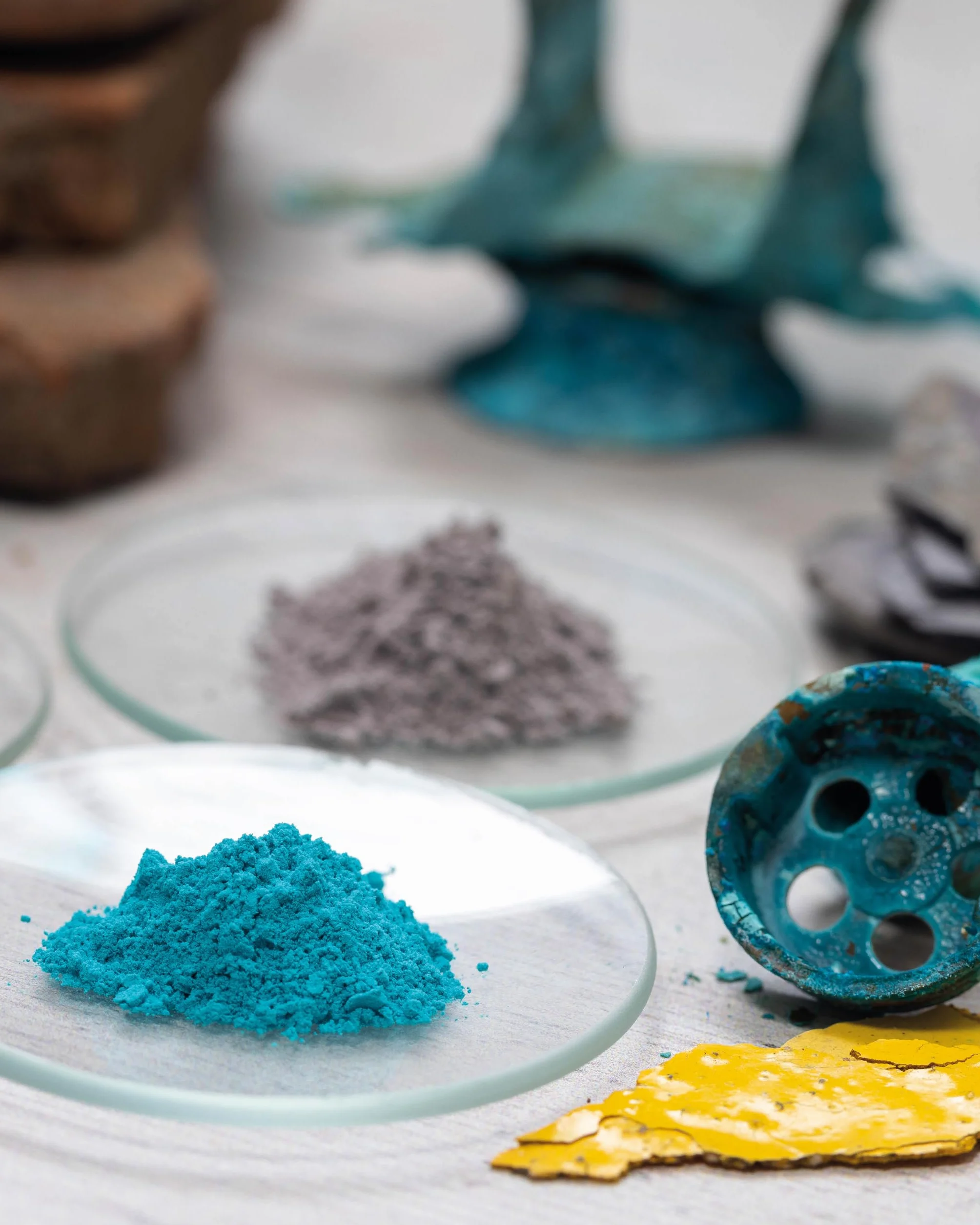 The Natural Pigment Handbook: A Maker's Guide to the Art, Stories and Recipes for Creating Paint