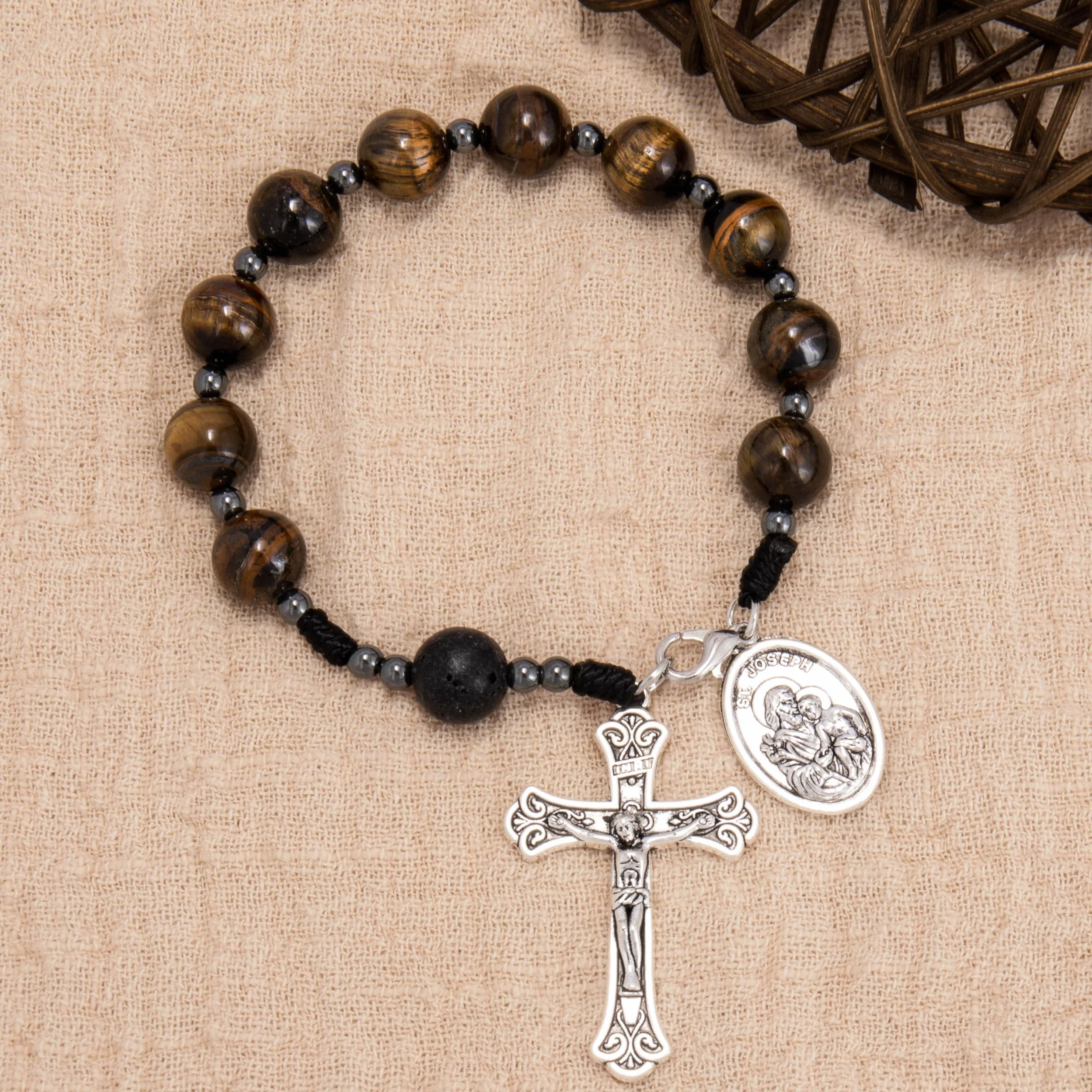 Nazareth Store Koraliki tygrysie oko, różaniec z jedną dekadą, ręcznie robione, kieszonkowe lusterko samochodowe z medalem św. Józefa i krzyżem Jezusa w antycznym srebrze, kamień wulkaniczny