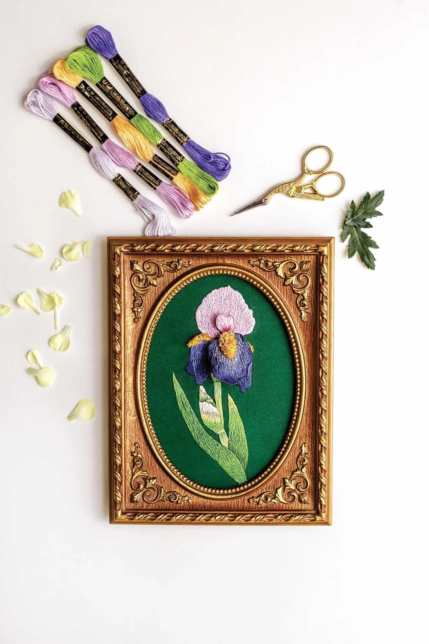 Stumpwork Embroidery & Thread Painting: Stitch 3-D Nature Motifs