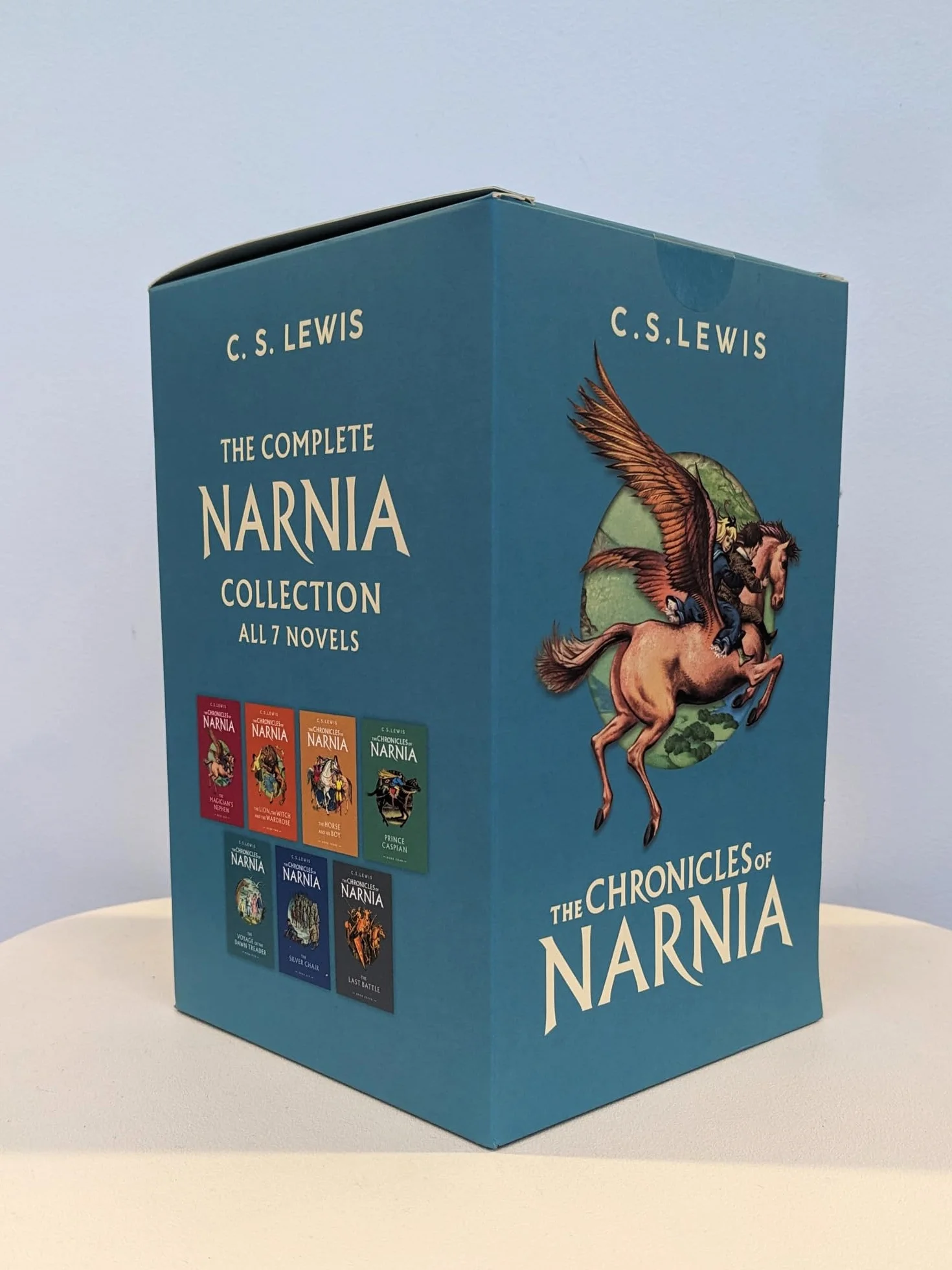 The Chronicles of Narnia Box Set: The complete collection of seven classic fantasy adventure stories for kids