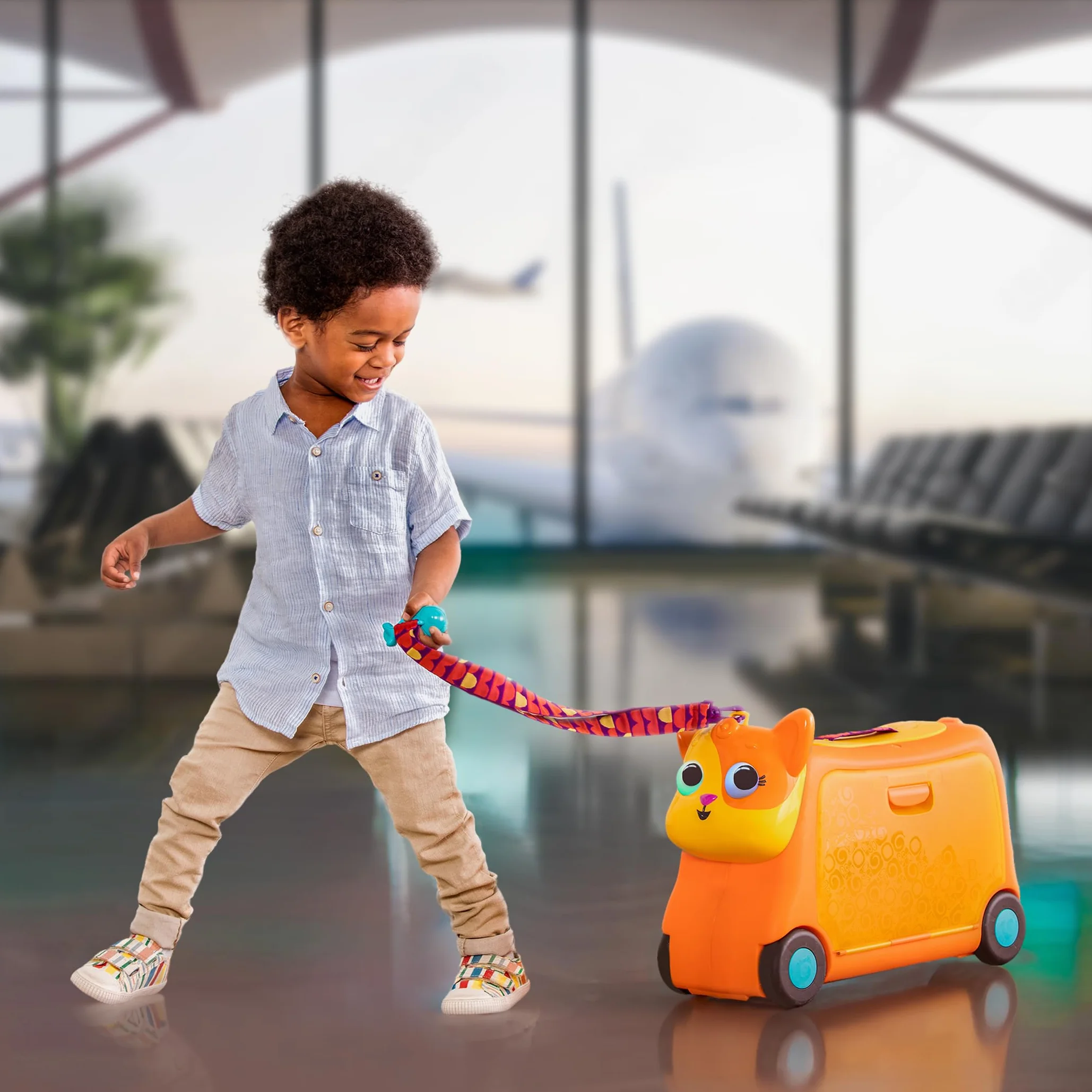 B. toys Lolo – bagaż podręczny dla dzieci, walizka podróżna z oświetleniem i dźwiękiem, bagaż dziecięcy do siedzenia na górze, z miejscem do przechowywania, dla dziewcząt i chłopców od 2 lat
