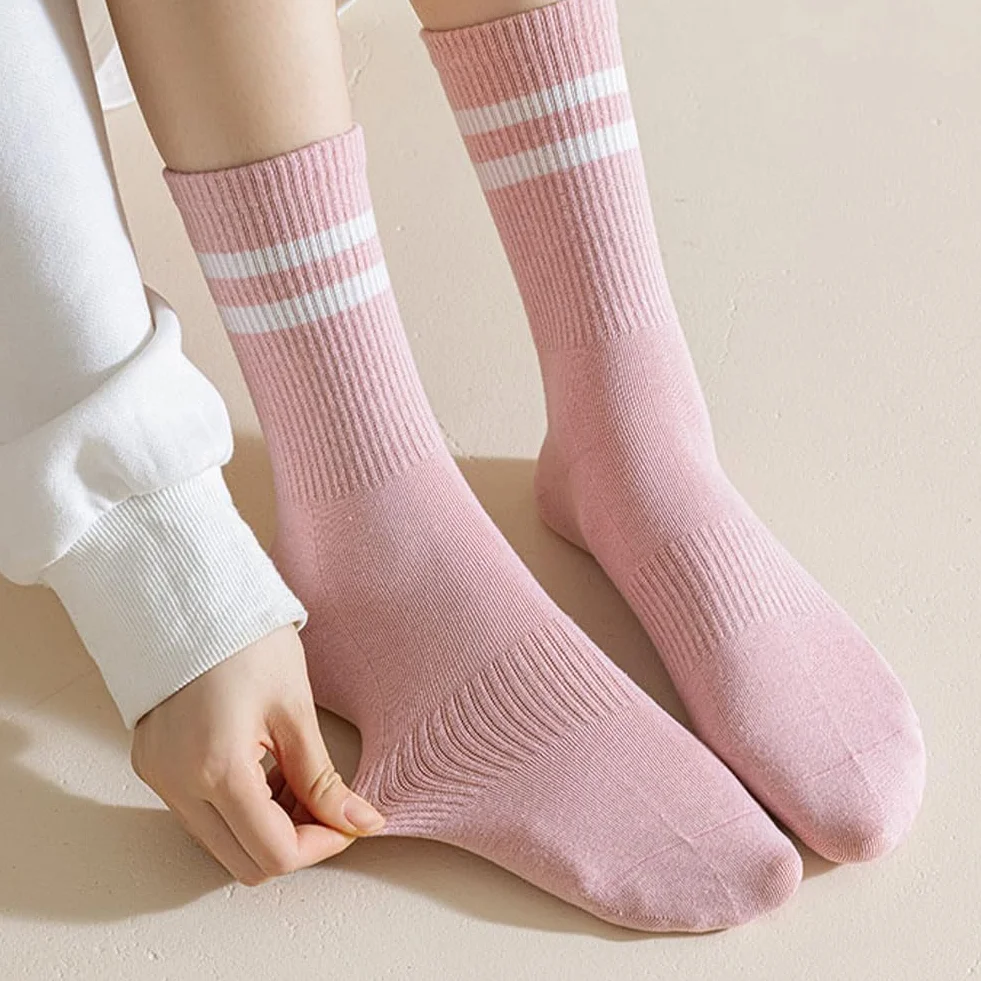 PLUSHCEWT 4 pary skarpet damskich ultra miękkie bawełniane skarpetki z uchwytem dla kobiet dziewcząt oddychające trwałe rozciągliwe kolorowe skarpety do pilatesu jogi antypoślizgowe solidne paski
