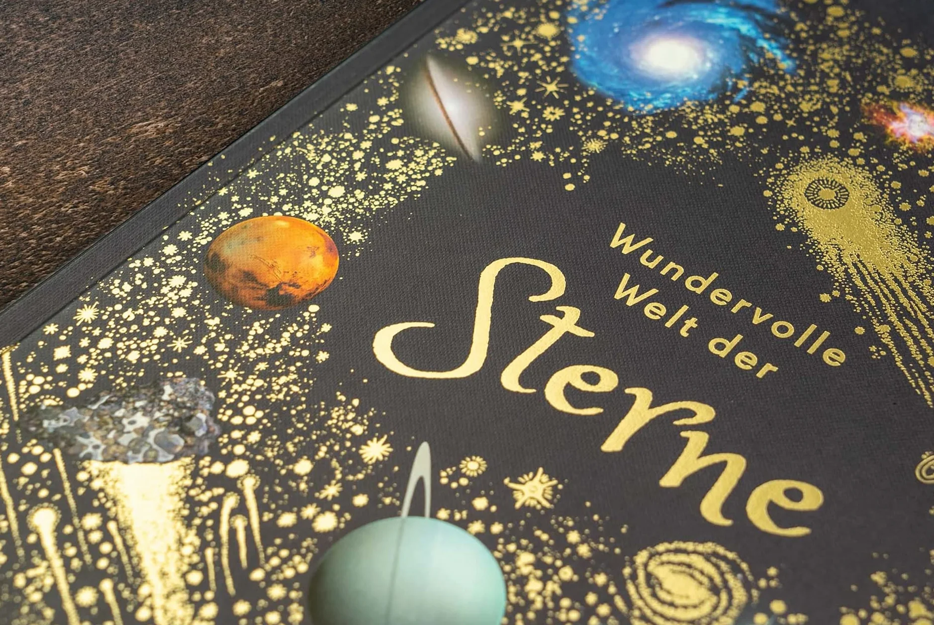 Wundervolle Welt der Sterne: Ein Weltall-Bilderbuch für die ganze Familie. Hochwertig ausgestattet mit Lesebändchen, Goldfolie und Goldschnitt. Für Kinder ab 8 Jahren