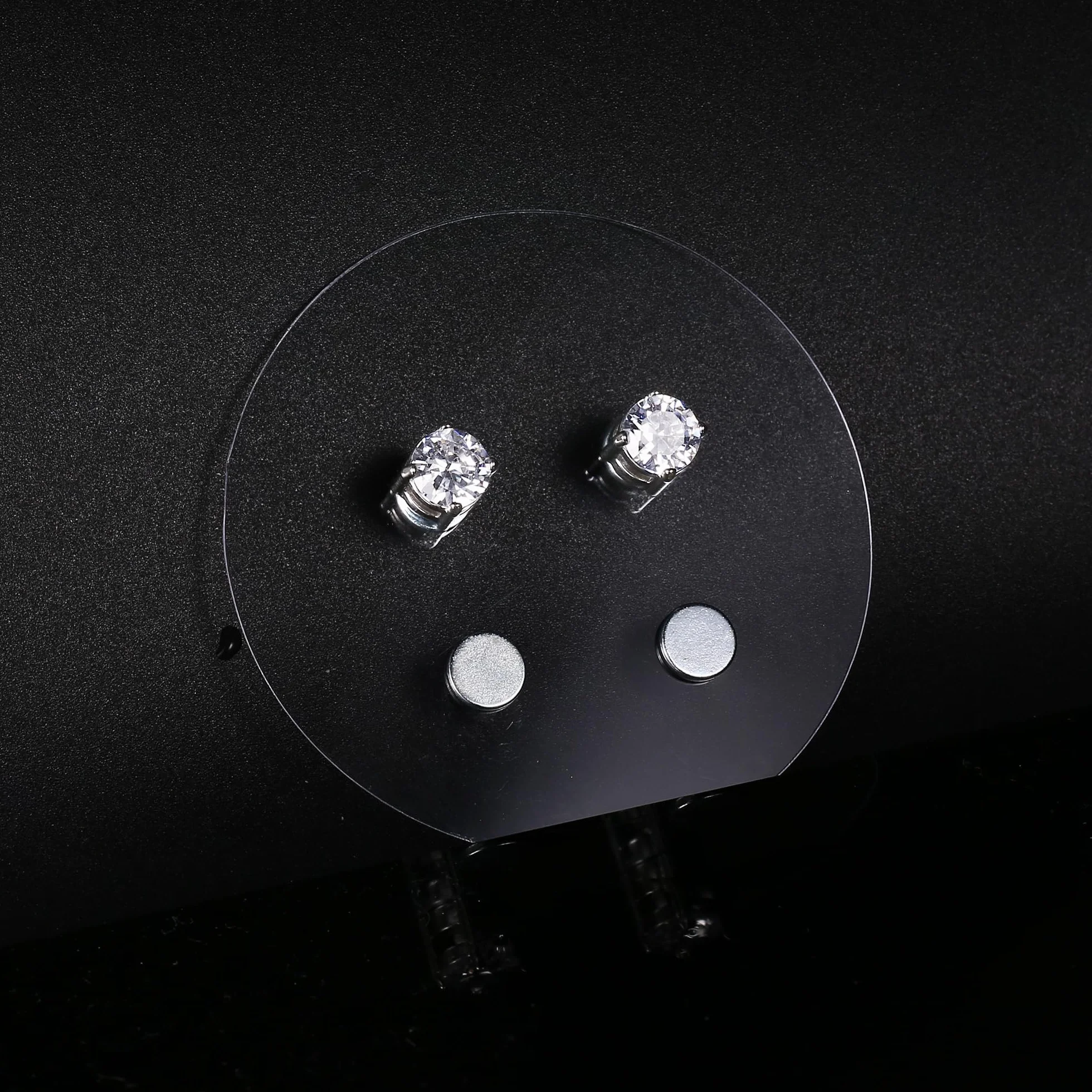 YADOCA 4 pary magnetycznych kolczyków ze stali nierdzewnej dla mężczyzn i kobiet bez piercingu. Klips do uszu cyrkonia 4-7 mm