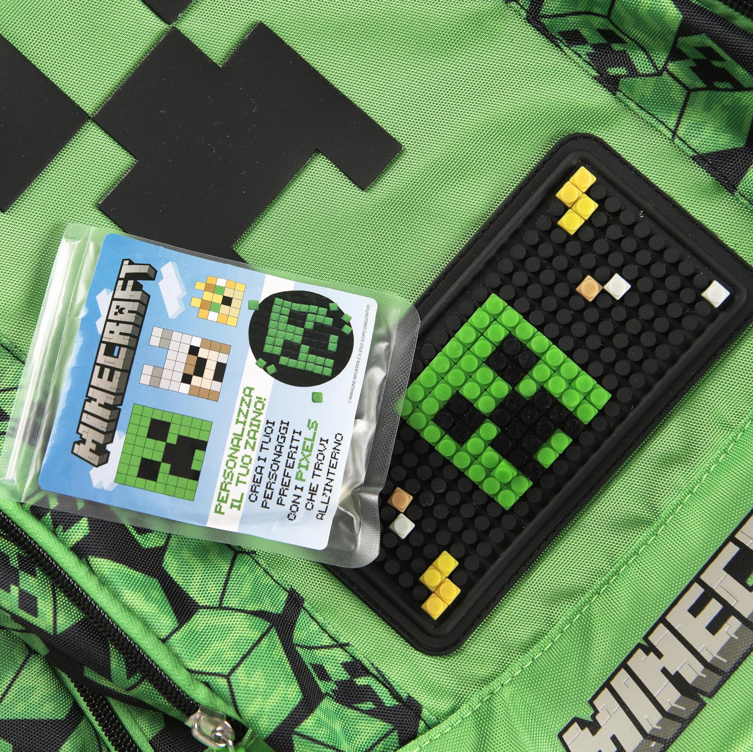 MINECRAFT Oficjalny plecak szkolny Minecraft z 2 dużymi przestrzeniami środkowymi, wyprofilowaną kieszenią przednią, bocznymi kieszeniami z siatki, regulowanymi wyściełanymi paskami na ramię