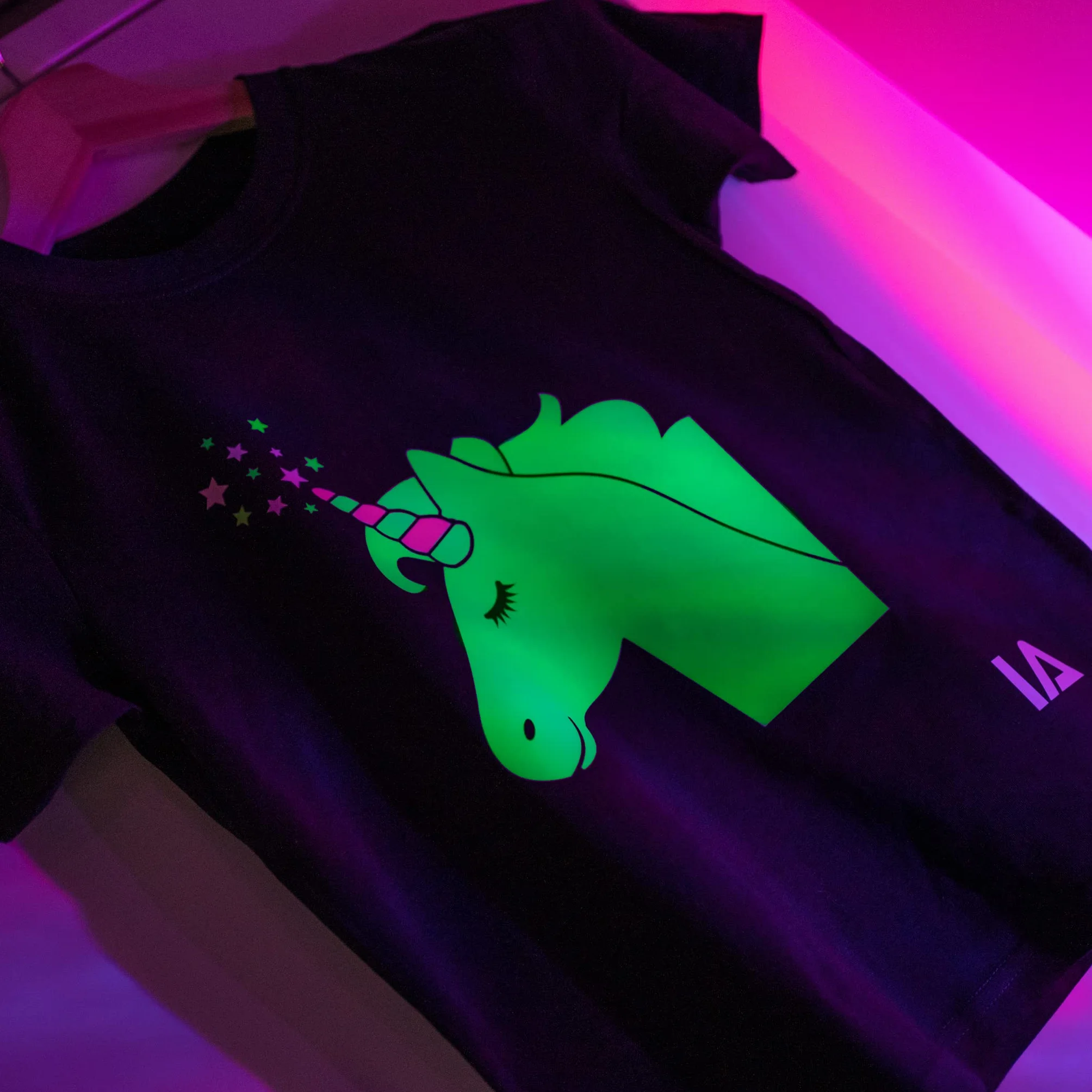 Illuminated Apparel Oryginalna interaktywna koszulka świecąca w ciemności - zabawa na przyjęcia urodzinowe i festiwale