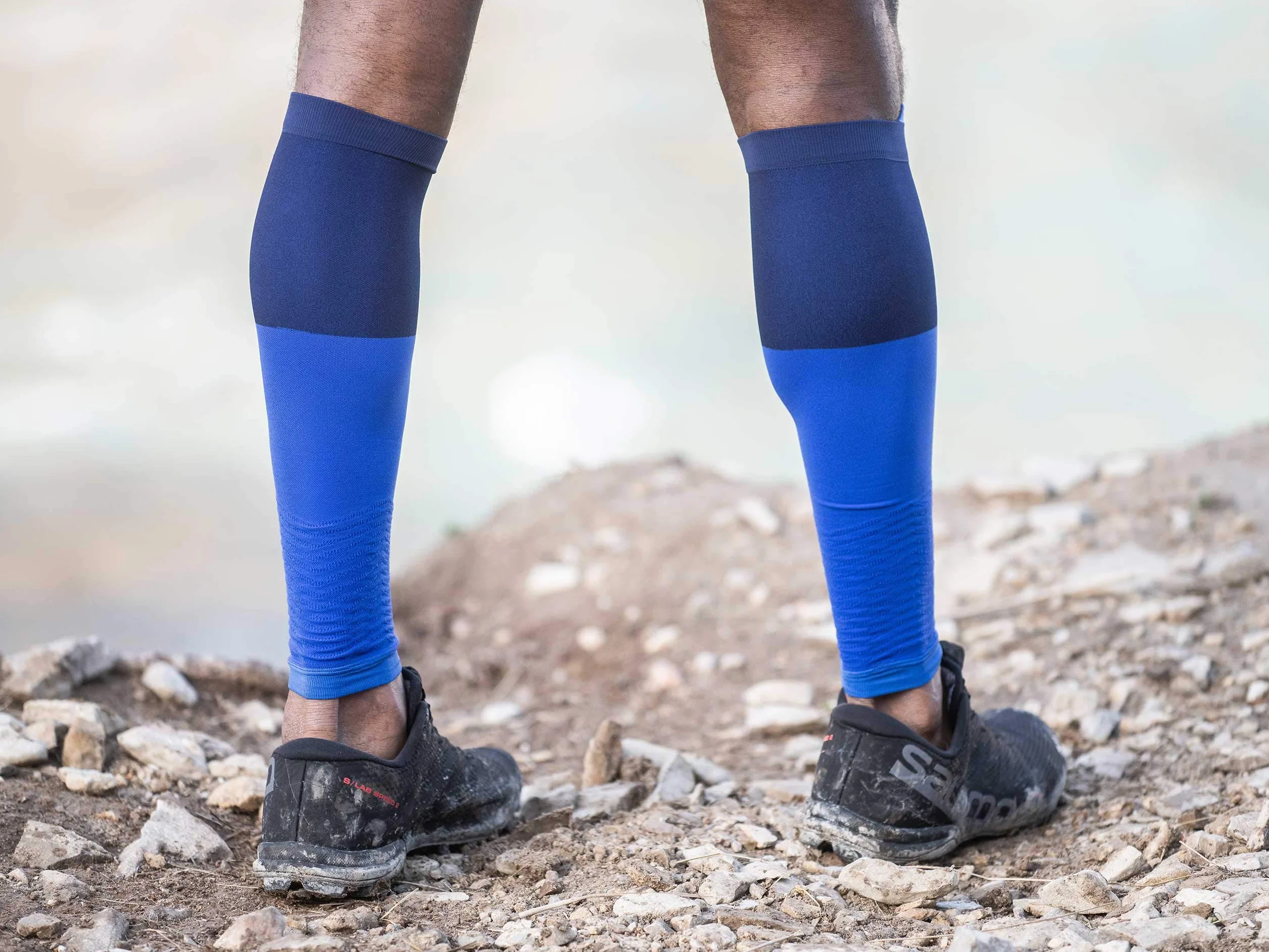 Compressport - bandaż kompresyjny na łydki – R2V2 – ochrona mięśni, wydajność i rekreacja do uprawiania sportu – ultralekki i antystatyczny – bieganie, jazda na rowerze, do jazdy na rowerze i