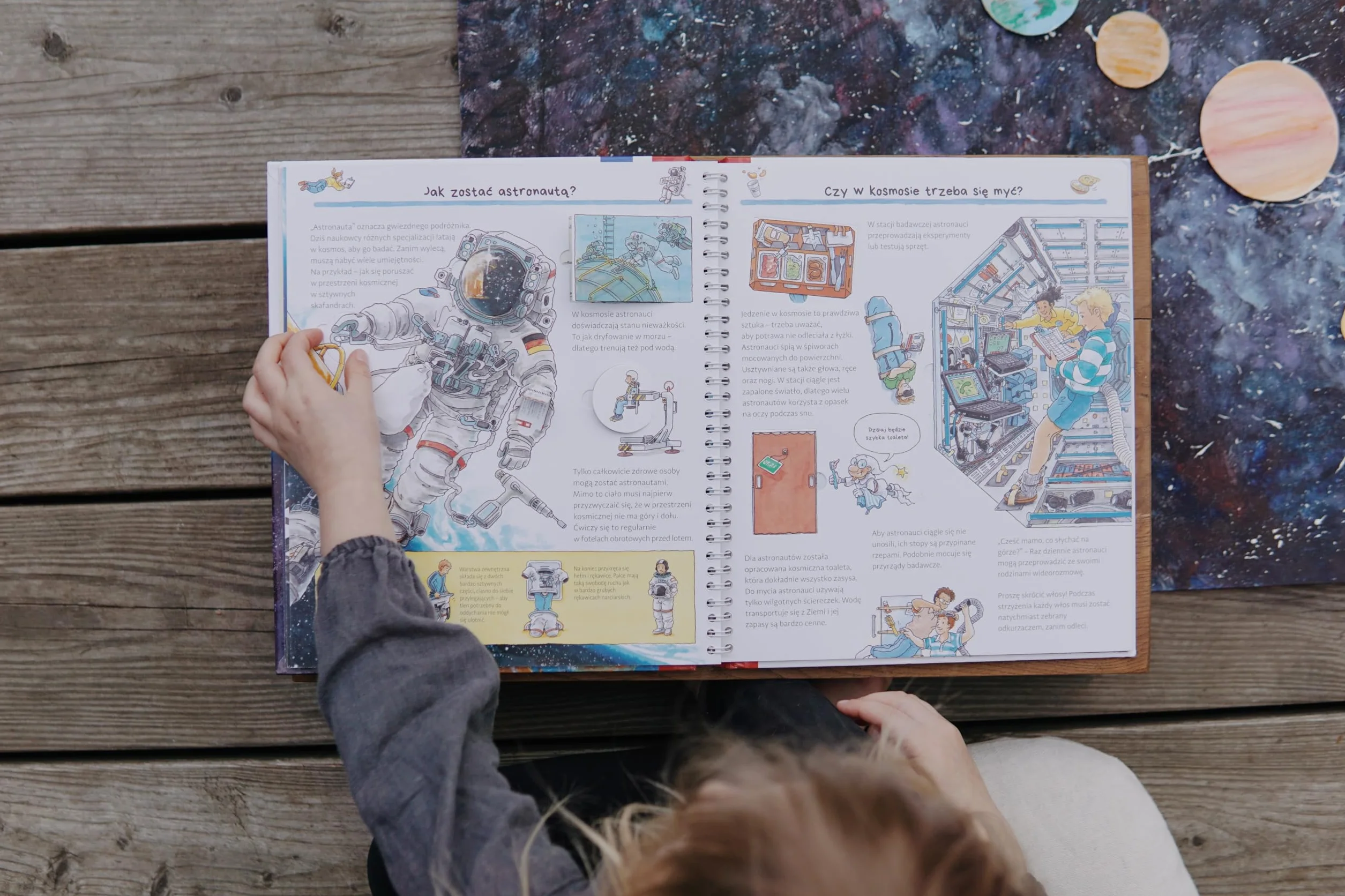 Odkrywamy kosmos Książka edukacyjna z okienkami Dla dzieci 3-8 lat Astronomia dla dzieci Popularnonaukowa seria Dlaczego? Kiedy? Jak?