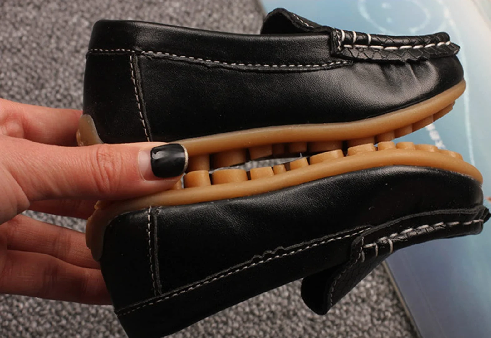 Skórzane mokasyny dla dzieci chłopcy dziewczęta moda loafers na co dzień łódź płaskie buty antypoślizgowe oksfordy wygodne buty do chodzenia, Czarny (Black), 24 EU