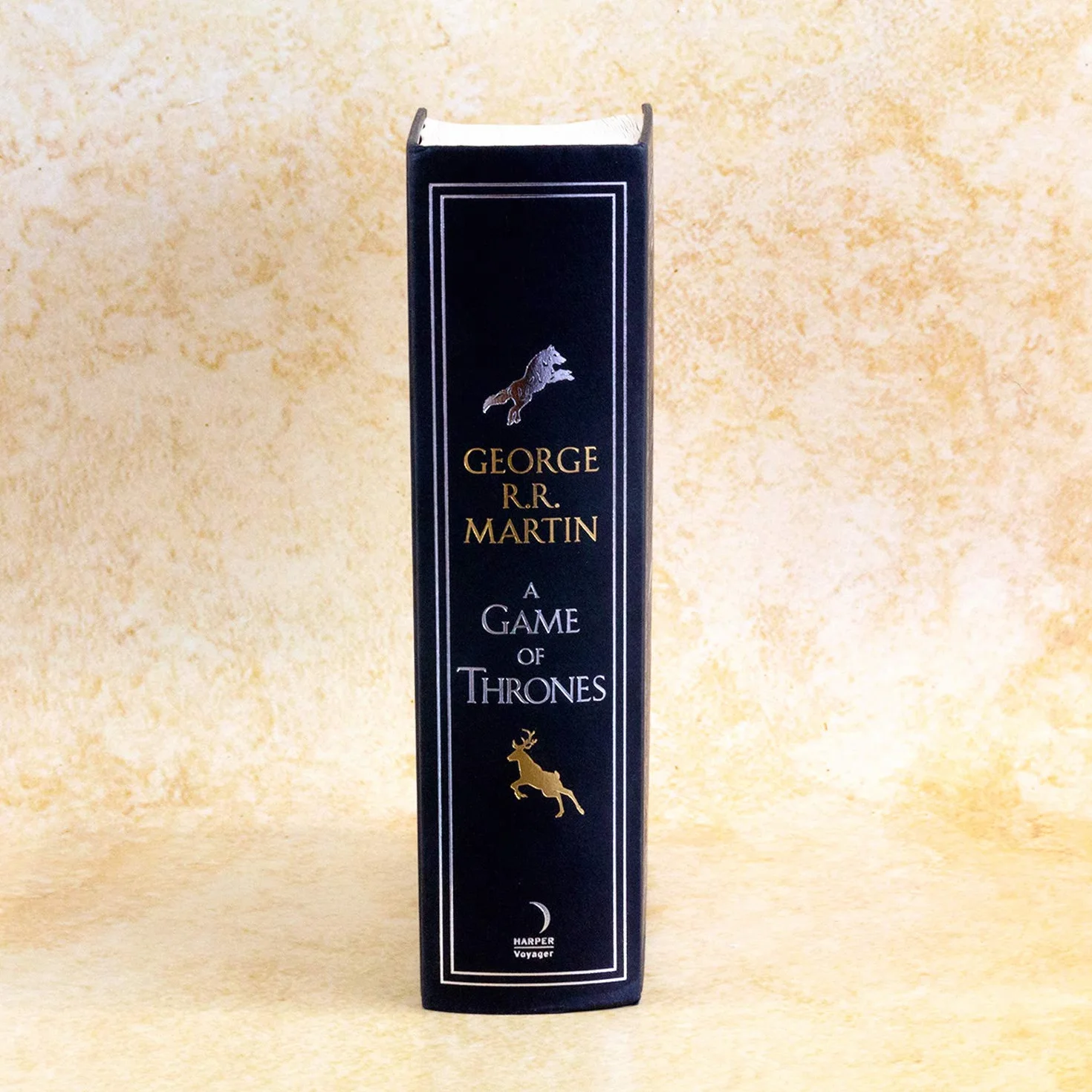 A Game of Thrones: The bestselling classic epic fantasy series behind the award-winning HBO and Sky TV show and phenomenon GAME OF THRONES: 1