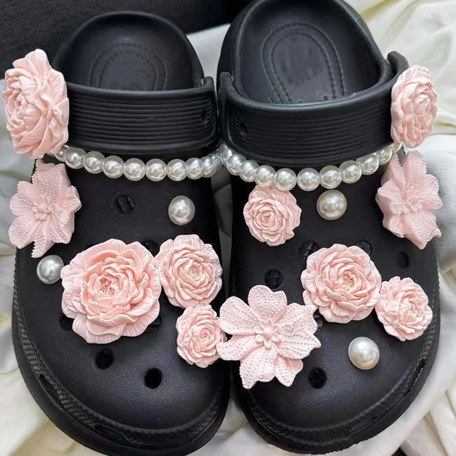 17 sztuk ozdób do butów, różowe kwiaty Shoe Charms, zawieszki do butów urocze i słodkie, zdejmowane wtyczki do butów, przypinki do butów dla butów DIY dekoracje