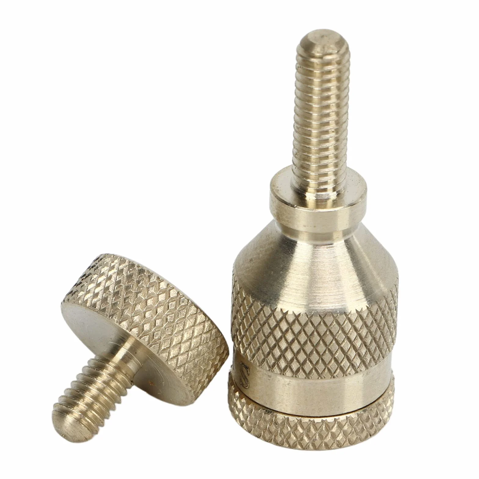 Śruba na Szyję Saksofonu, 2 Szt. 4mm Saksofon Śruba metalowa Złoty Sax Neck Screw Zakrzywiona Szyjka Saksofonu śruby Dokręcające dla Saksofonów Sopranowych, Tenorowych, Sopranowych