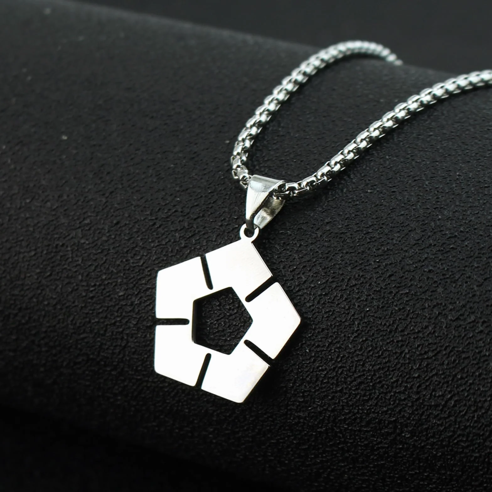 Casual naszyjnik wisiorek niebieski zamek naszyjnik kobiety mangas piłka nożna znak naszyjniki kobieta moda kreatywne pary łańcuszek srebrny kolor cosplay collier impreza biżuteria prezent