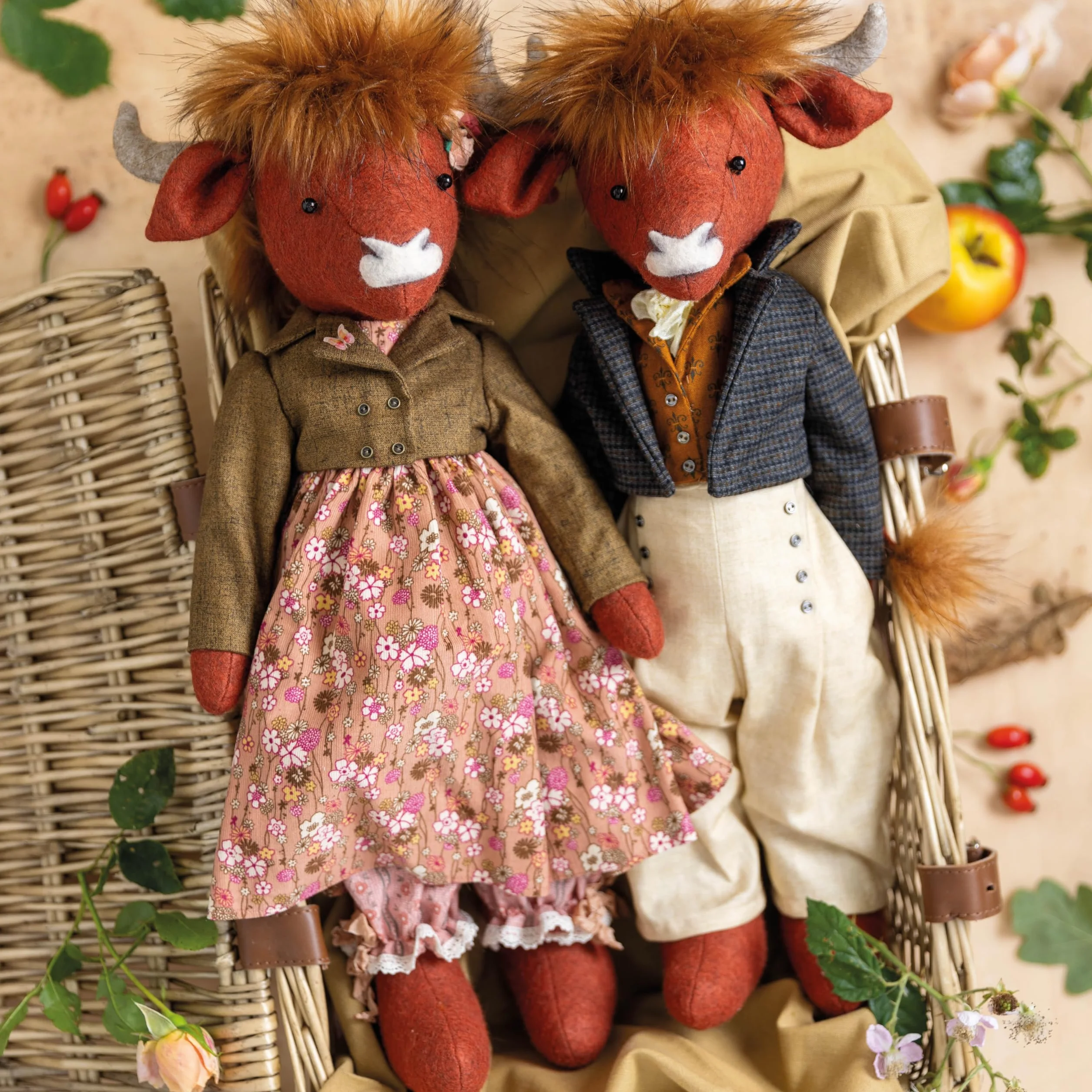 Sew Felt Animals from Apple Blossom Wood: A Practical Guide to Sewing Heirloom Animal Dolls and Their Clothing