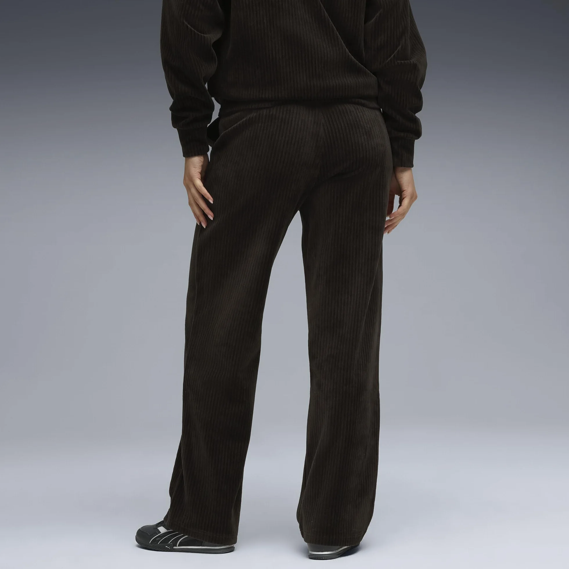 PUMA Ess Elevated Velour Rib Straight Leg Pant - Spodnie z dzianiny Kobiety