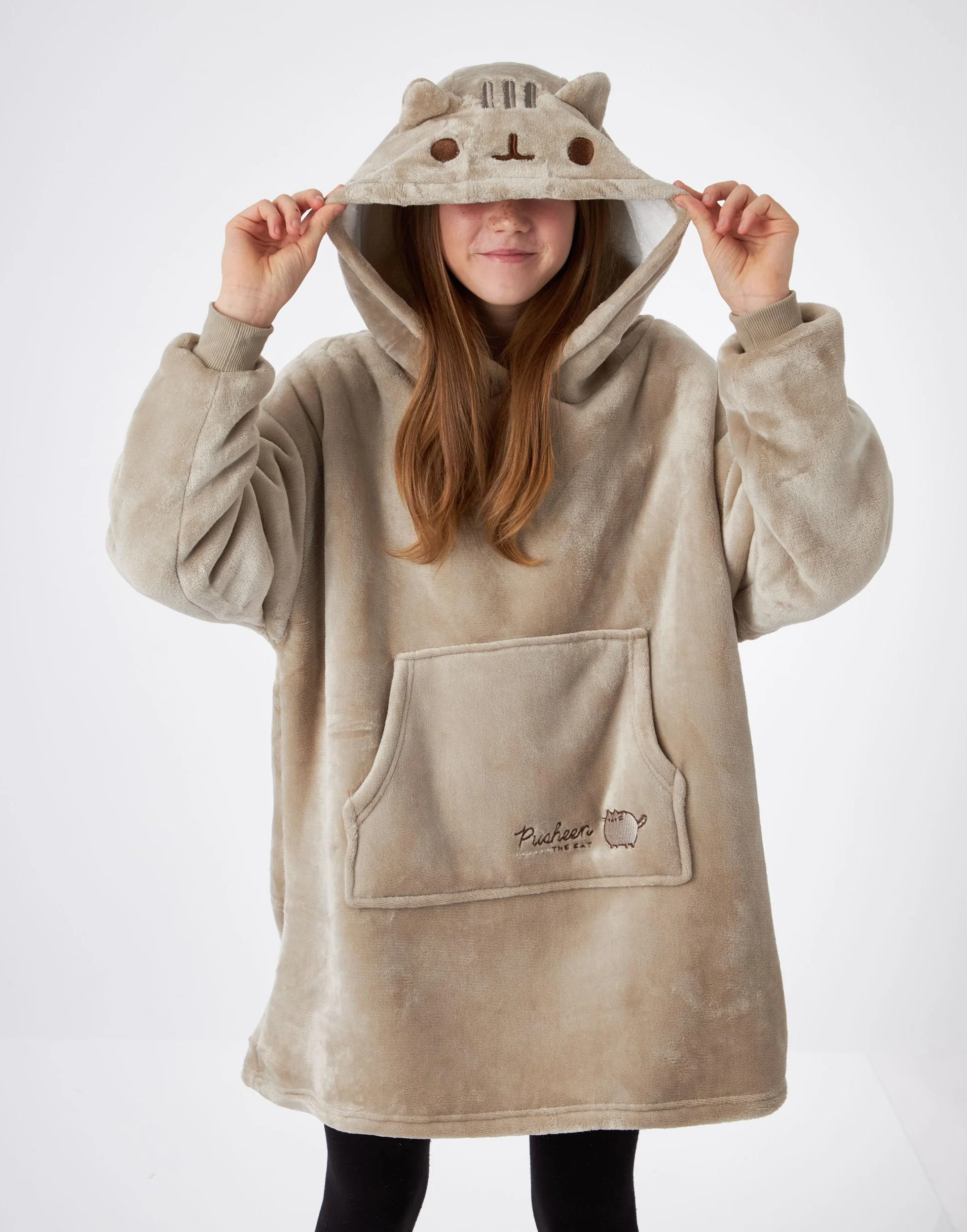 Oodie Pusheen Dziewczynki Brązowy Kocowy Sweter z Kapturem | Zanurz się w Komforcie z Wyszywaną Twarzą Pusheen | Idealny do Gry, Relaksu i Przytulnych Dni | Z Kapturem dla Dodatkowego Ciepła