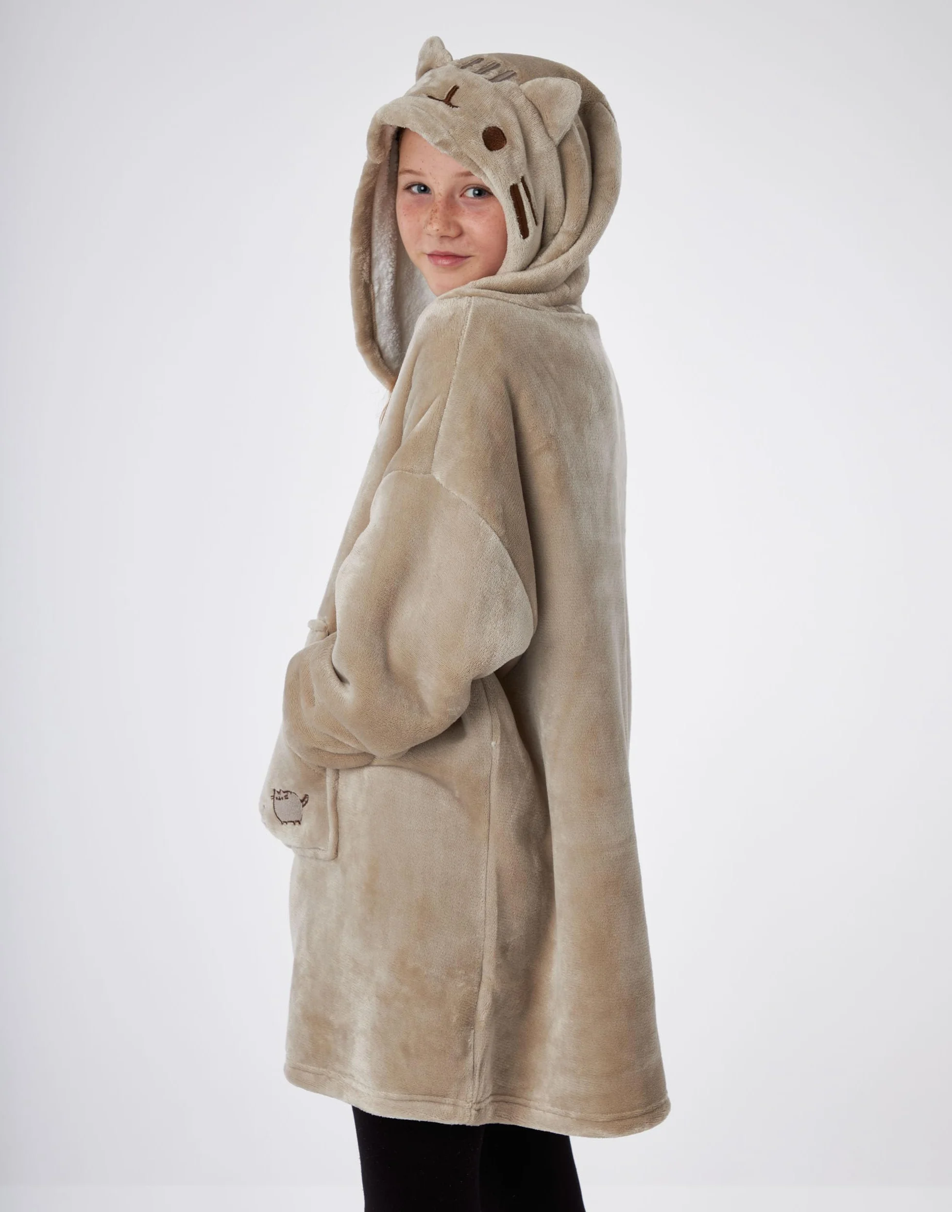Oodie Pusheen Dziewczynki Brązowy Kocowy Sweter z Kapturem | Zanurz się w Komforcie z Wyszywaną Twarzą Pusheen | Idealny do Gry, Relaksu i Przytulnych Dni | Z Kapturem dla Dodatkowego Ciepła