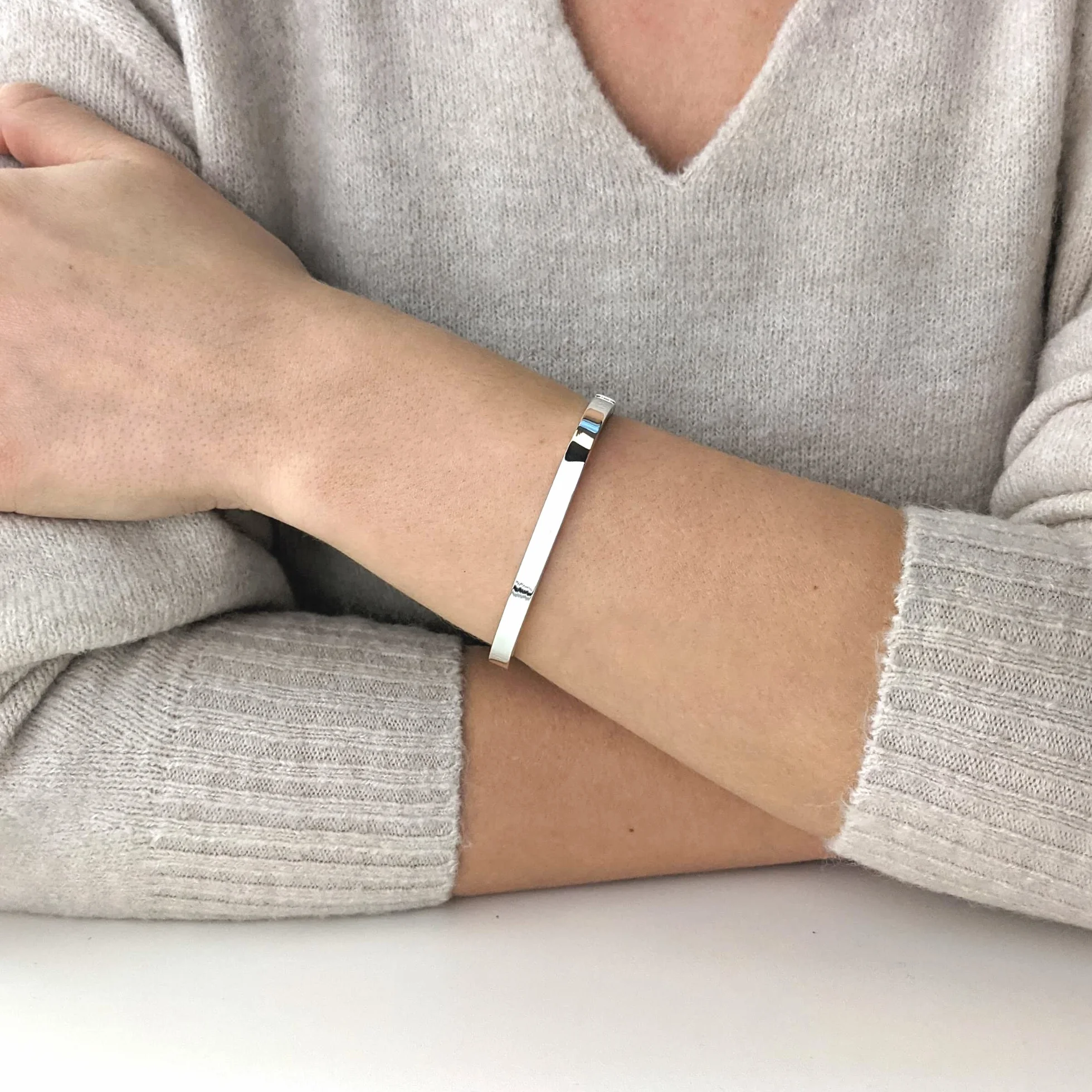 Silverly Kwadratowa bransoletka 5,2 mm z zawiasem z litego srebra próby 925 | elegancka bransoletka ze srebra wysokiej próby z kwadratową rurką | prezent urodzinowy dla mamy cioci