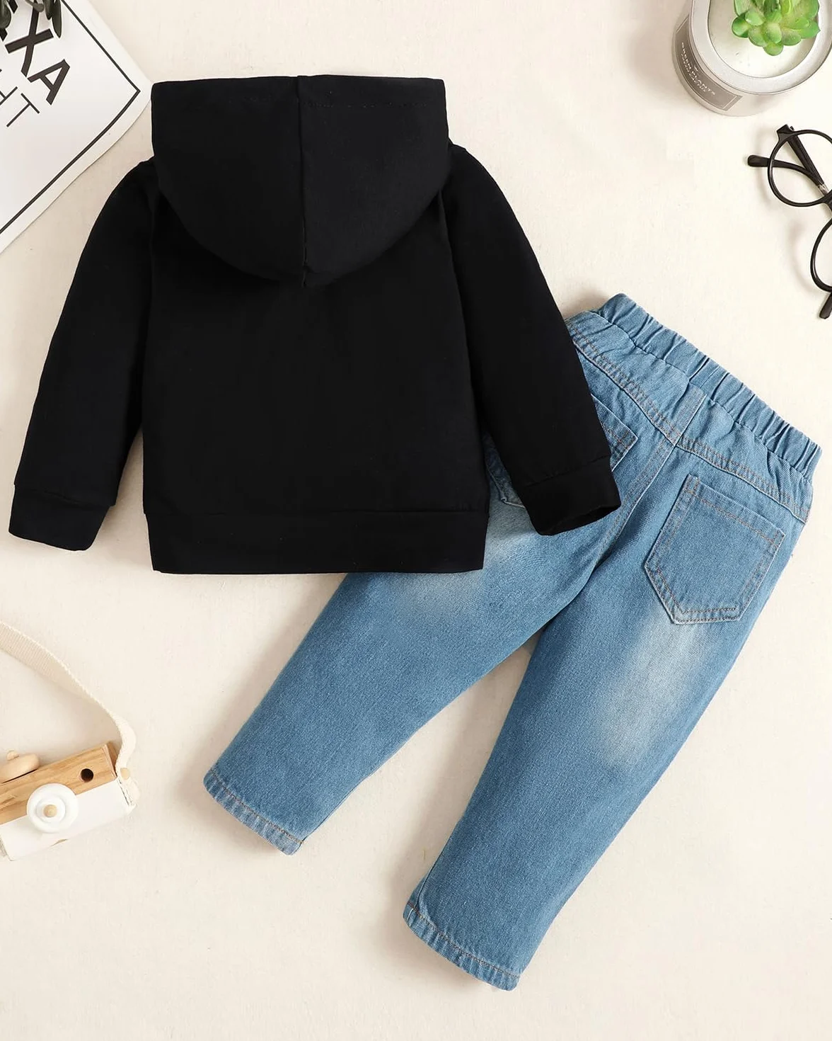 Ubrania dla chłopców maluch chłopcy strój 1-6T niemowlę nadruk litery bluza moda bluza z kapturem z długim rękawem topy podarte dżinsy zestaw 2 szt