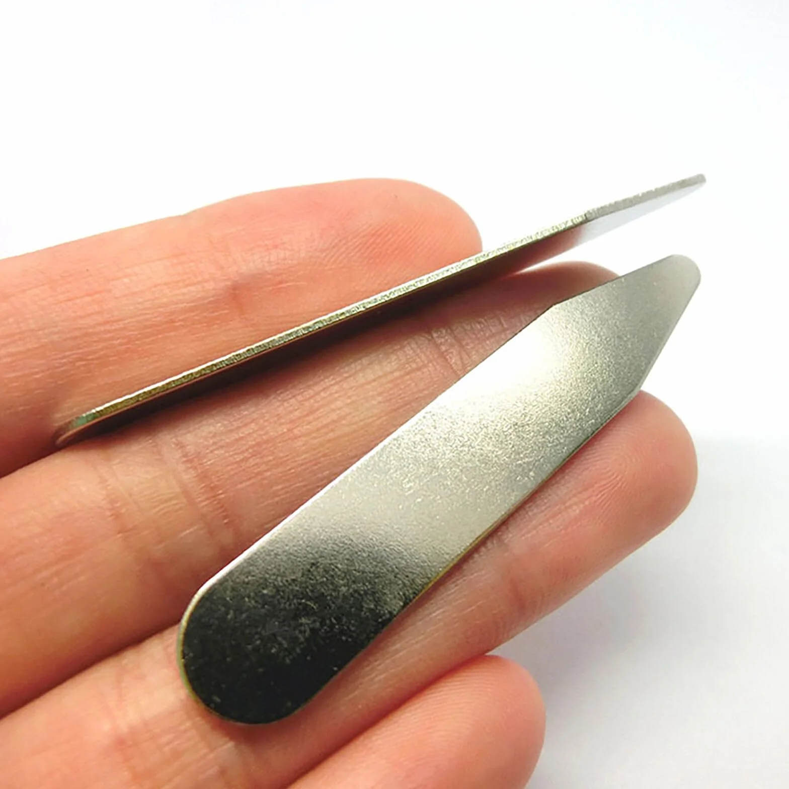 40 sztuk metalowych patyczków do kołnierza ze stali nierdzewnej, z pudełkiem do przechowywania i 10 magnesami, do większości koszulek biznesowych, prezent dla mężczyzn (4 rozmiary)