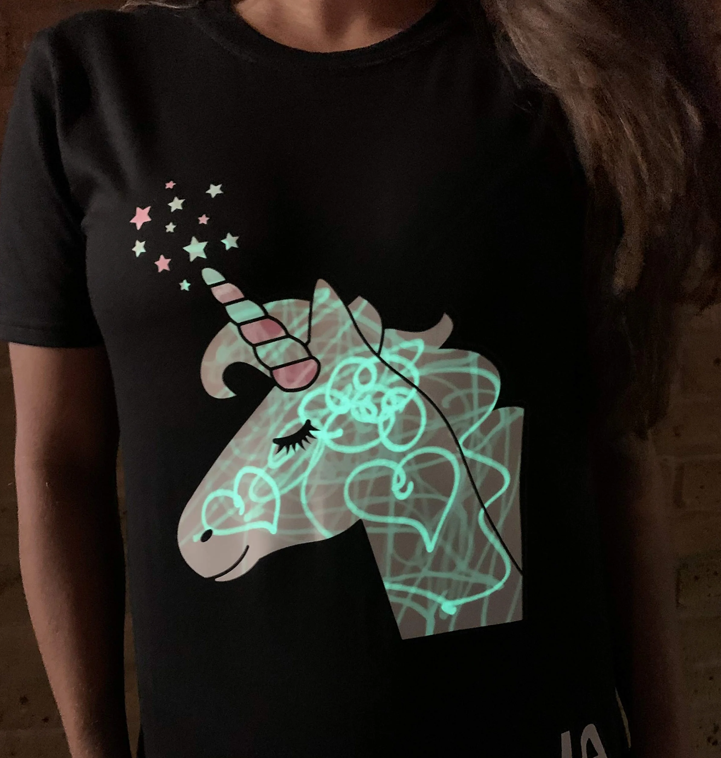 Illuminated Apparel Oryginalna interaktywna koszulka świecąca w ciemności - zabawa na przyjęcia urodzinowe i festiwale