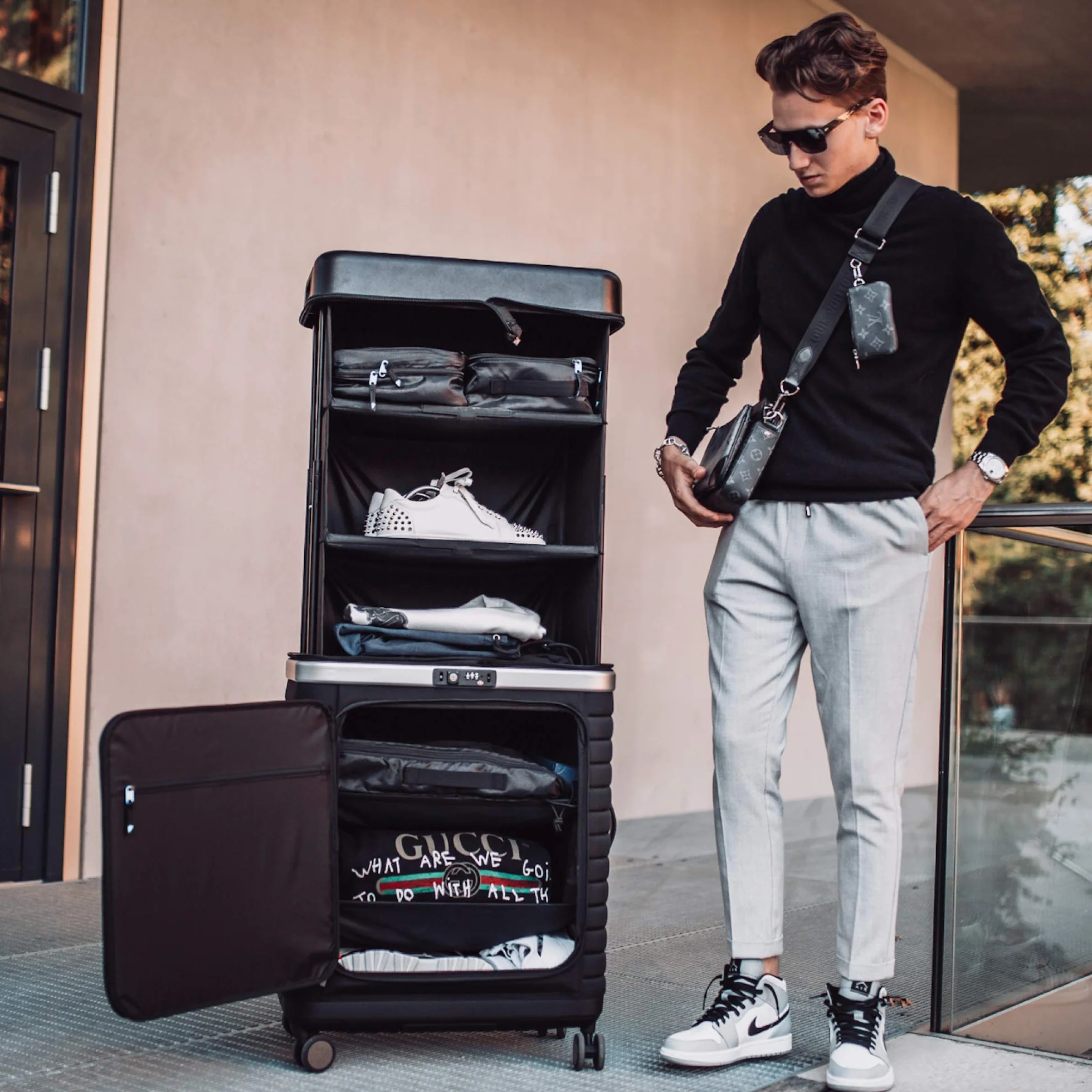 Pull Up Suitcase Estate Blue - Twoja mobilna szafa na ubrania. Rozkładana walizka podróżna z przegródkami, niebieski, 76 cm